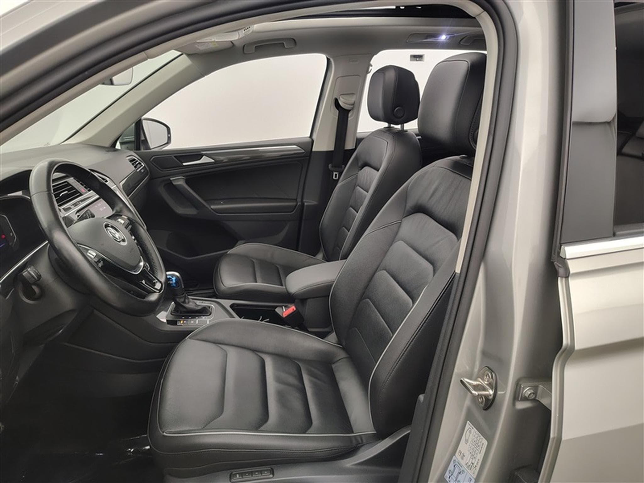 VW Tiguan 2.0 TDI SCR R-Line DSG (2020) - Photo 7