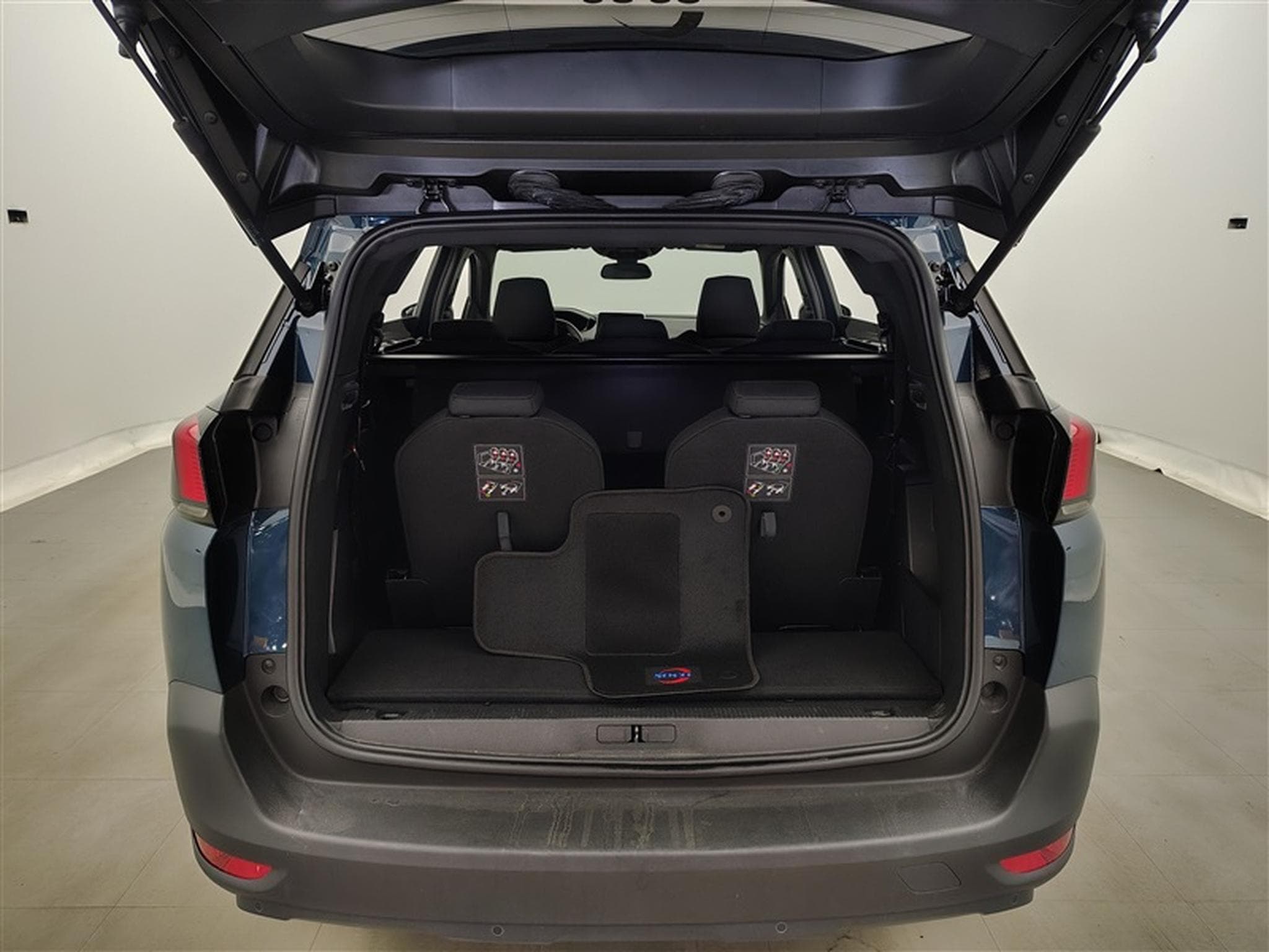 Peugeot 5008 1.2 PureTech Active Pack 7Pl Carplay / Led / PDC (2023) - Photo 14