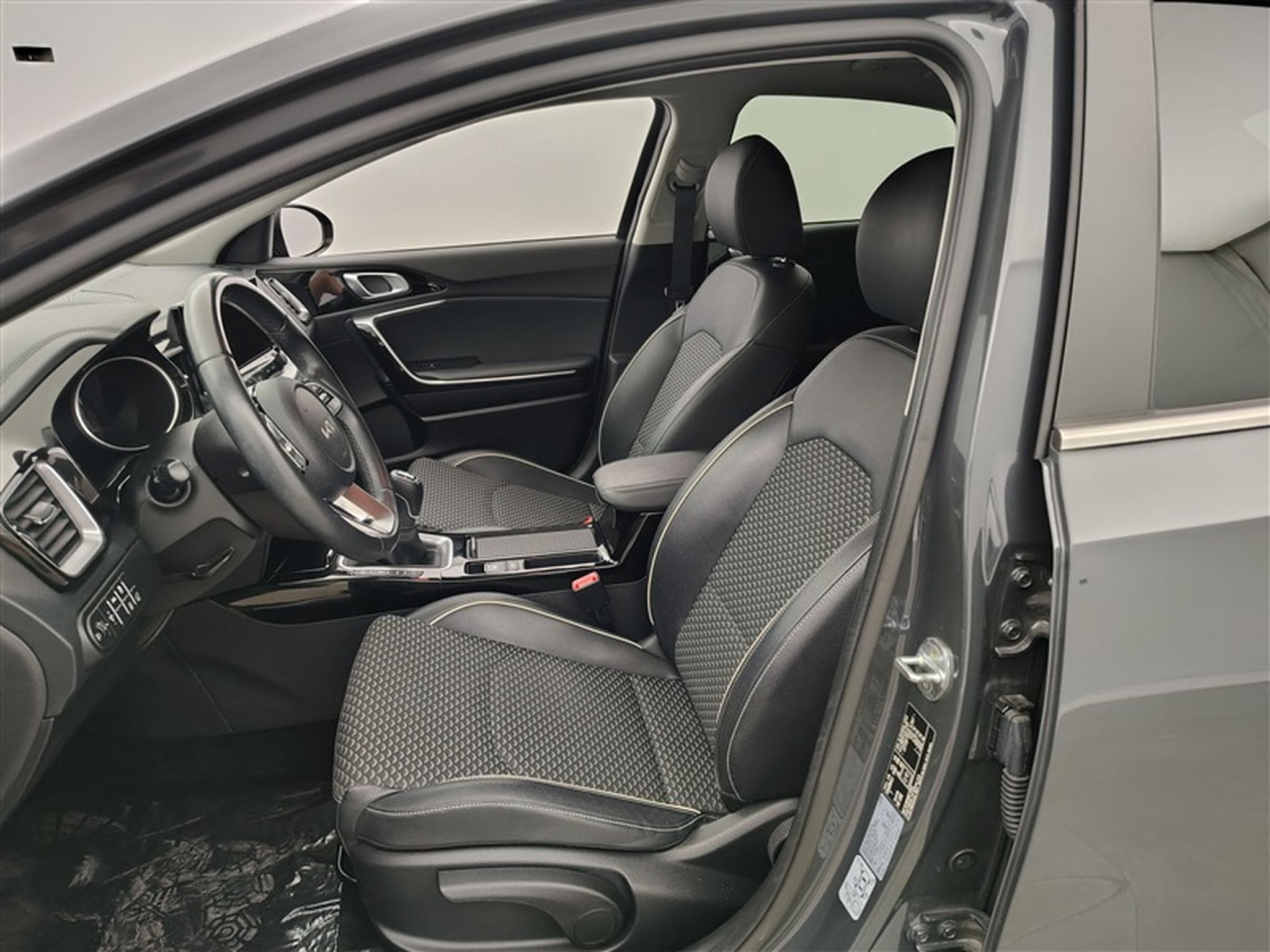 Kia XCeed 1.6 CRDi MHEV Pulse (2023) - Photo 7
