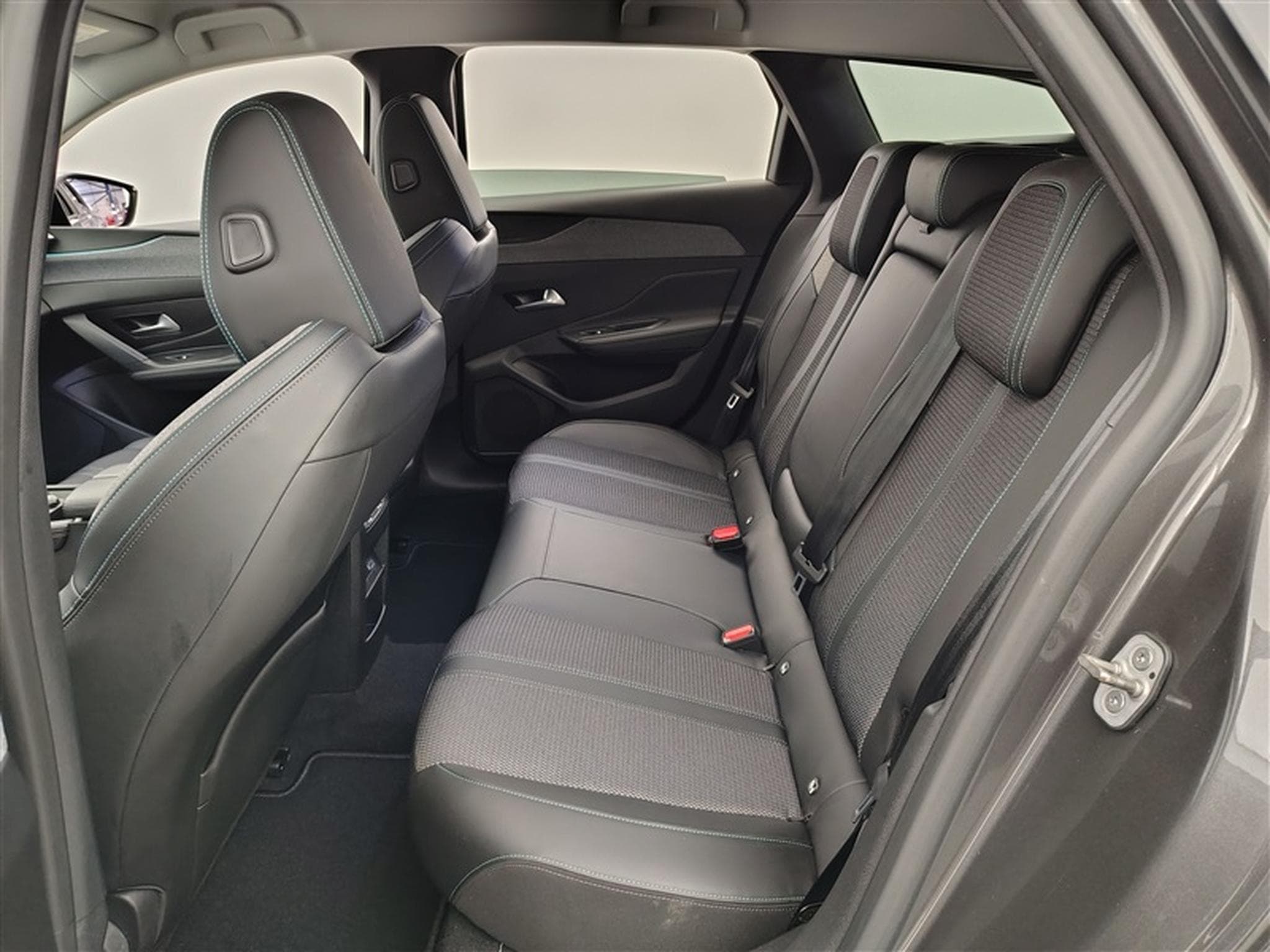 Peugeot 308 SW 1.2 PureTech Allure S&S (EU6.4) (2022) - Photo 13