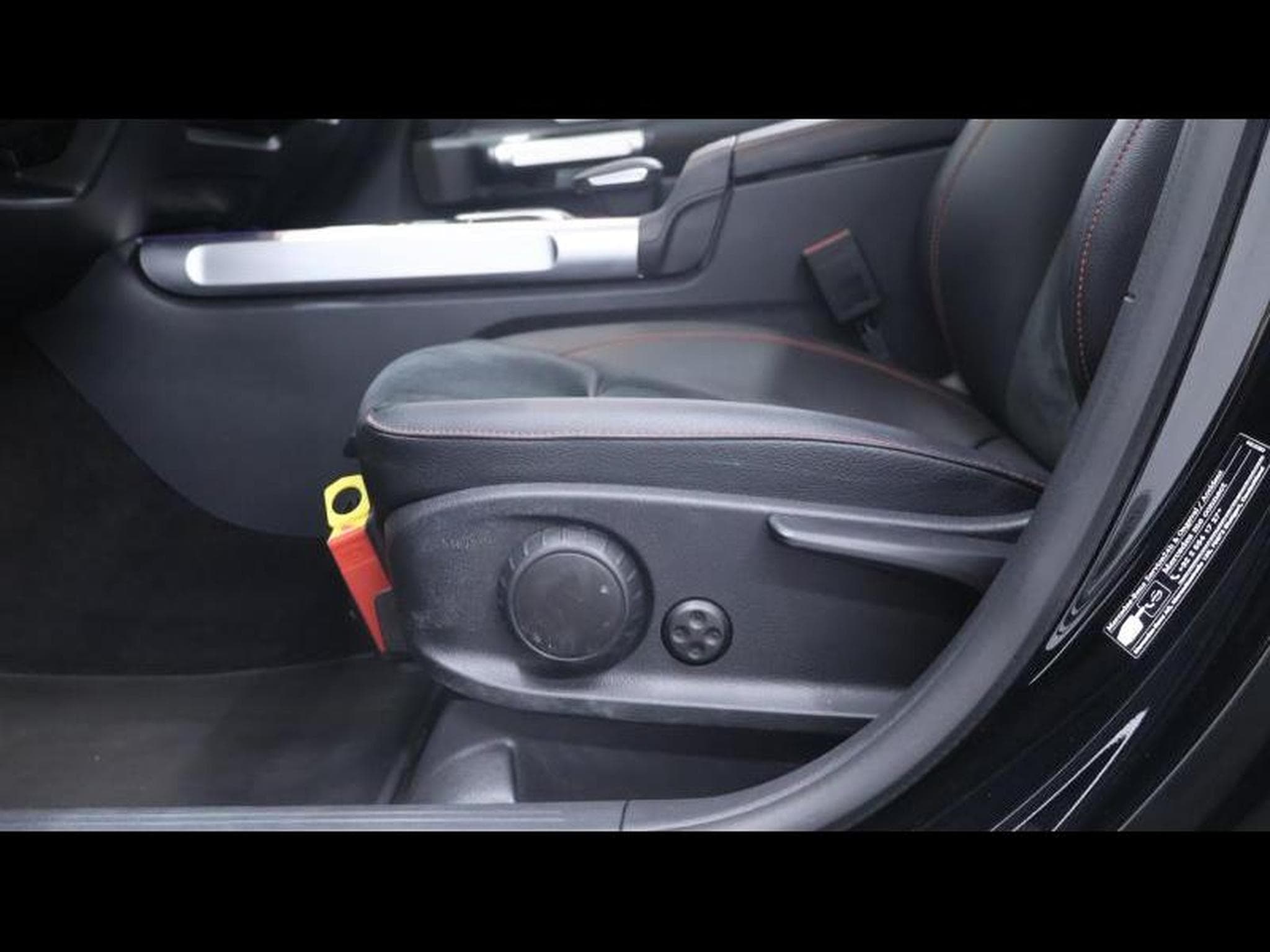 Mercedes GLB 200 Amg Line 7g-DCT (2022) - Foto 28
