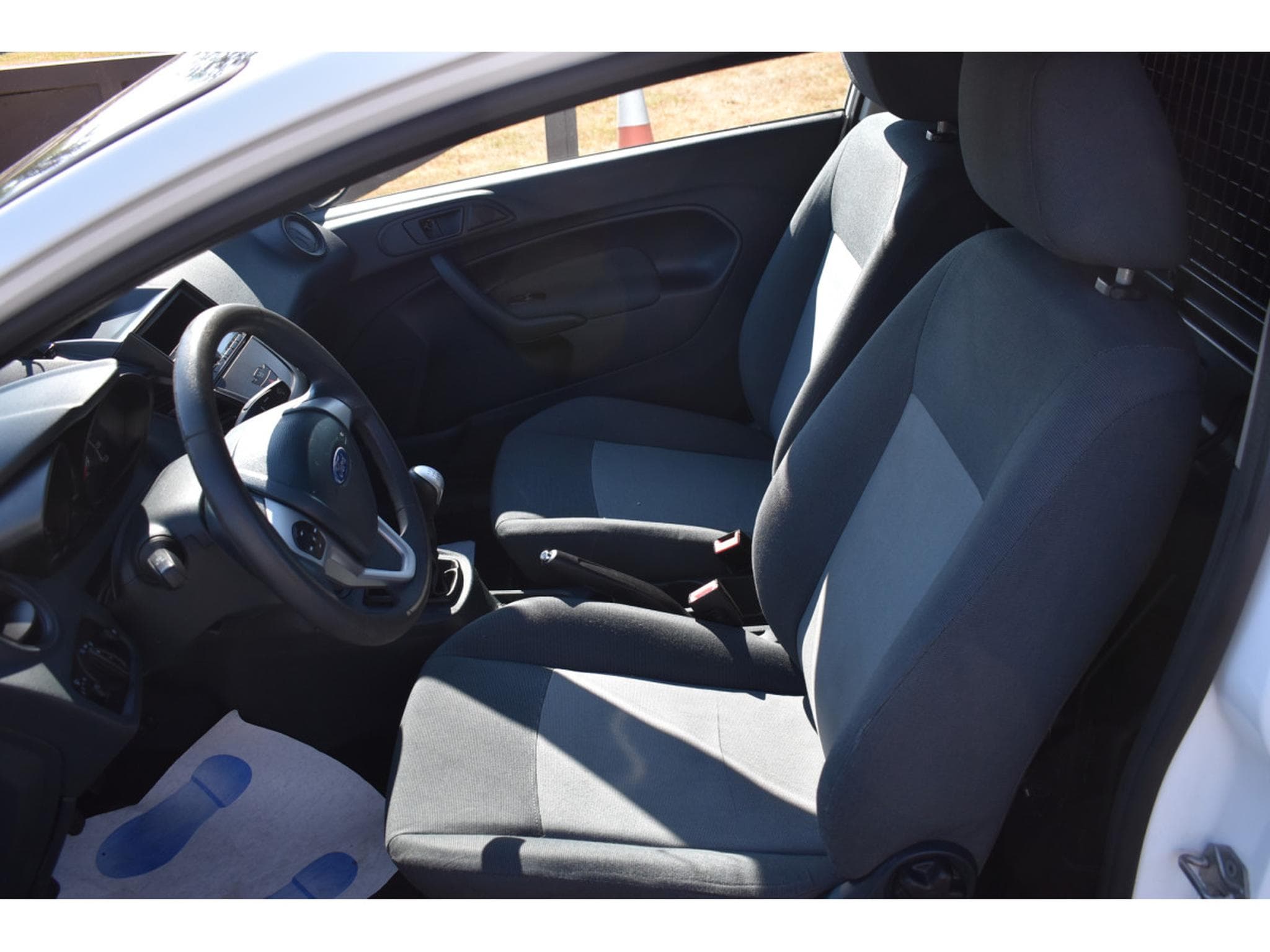 Ford Fiesta 1,4 TDCi Airco 93000km 2PL. (2012) - Photo 7