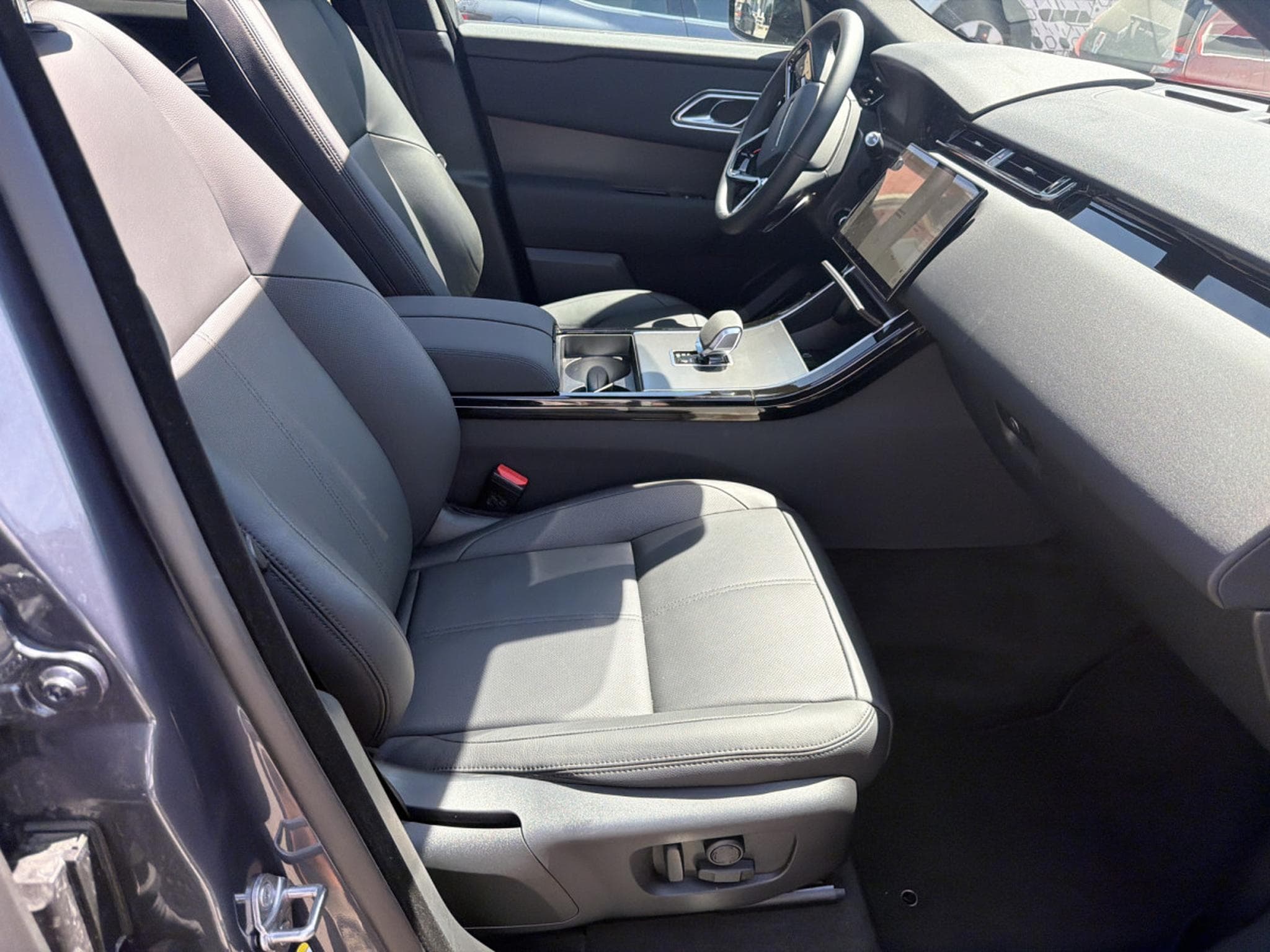 Land-Rover Range Rover Velar P400e SE 300CV HYBRIDE/ESSENCE (2023) - Photo 10