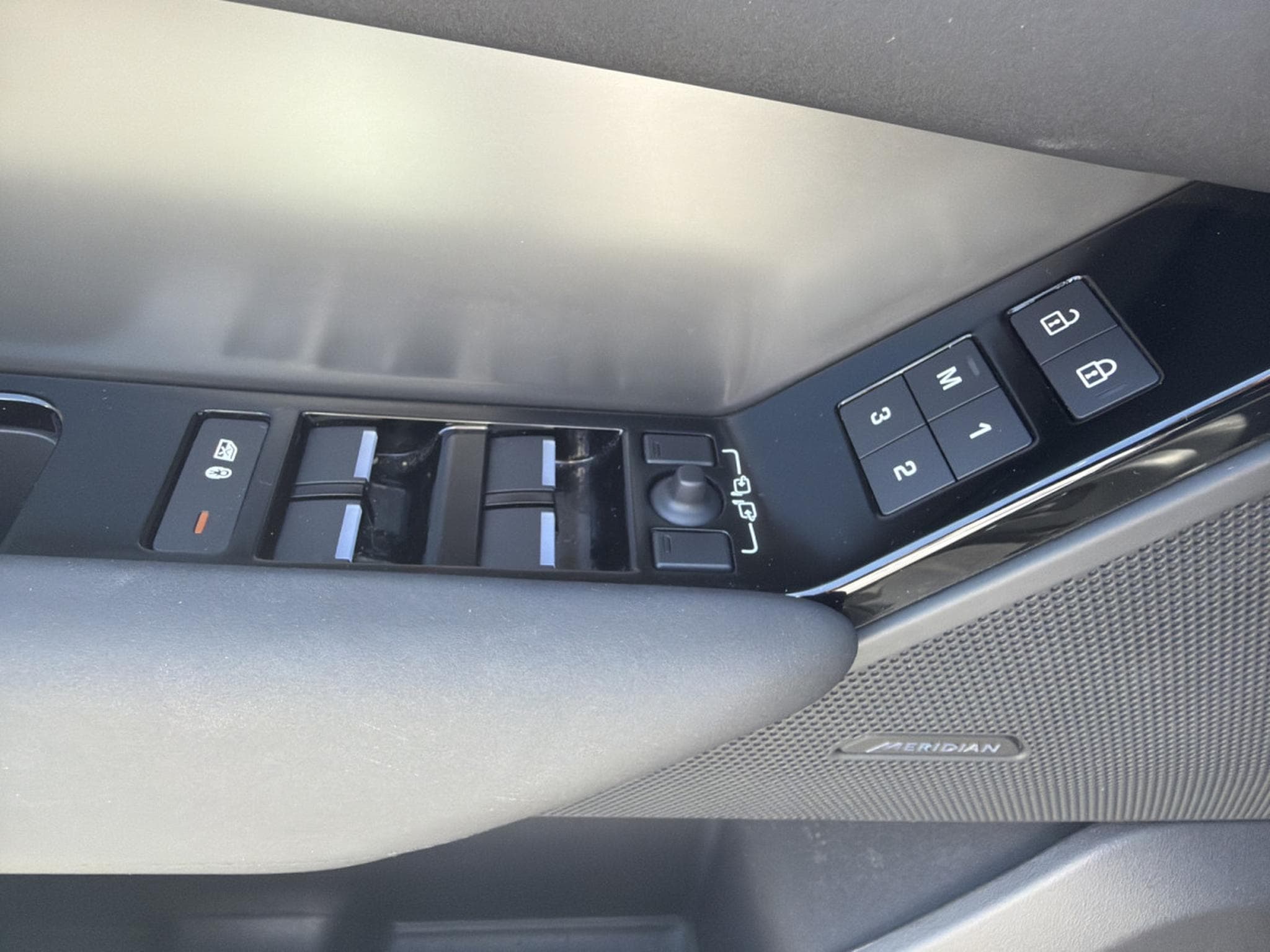 Land-Rover Range Rover Velar P400e SE 300CV HYBRIDE/ESSENCE (2023) - Photo 13