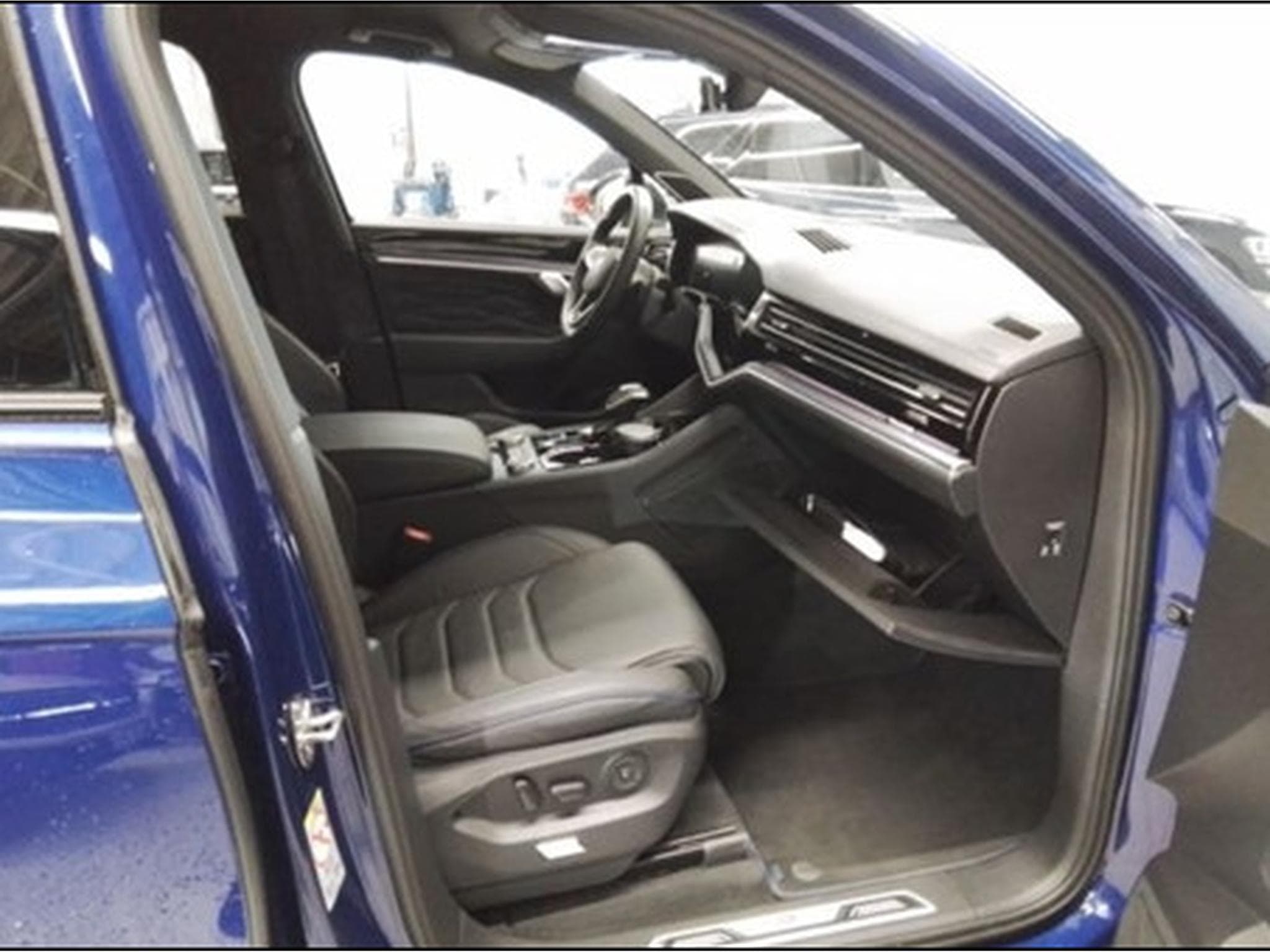 VW Touareg 3.0 R 4Motion eHybrid 462 CV **360°** Susp. pneumatique ** C (2025) - Photo 6
