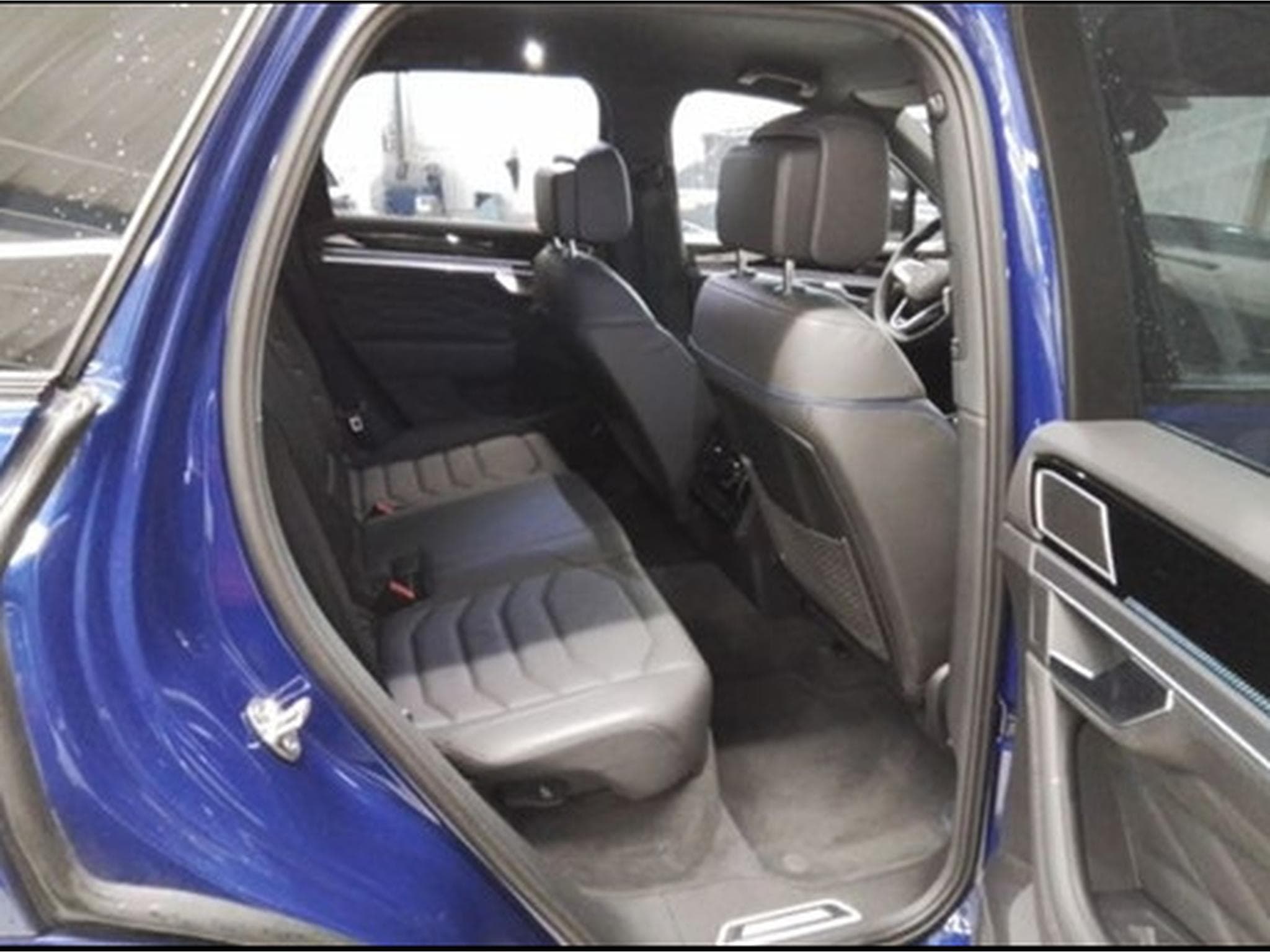 VW Touareg 3.0 R 4Motion eHybrid 462 CV **360°** Susp. pneumatique ** C (2025) - Photo 7