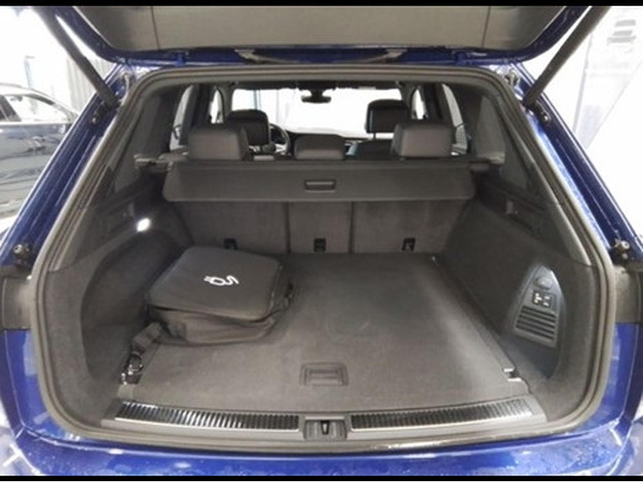 VW Touareg 3.0 R 4Motion eHybrid 462 CV **360°** Susp. pneumatique ** C (2025) - Photo 8