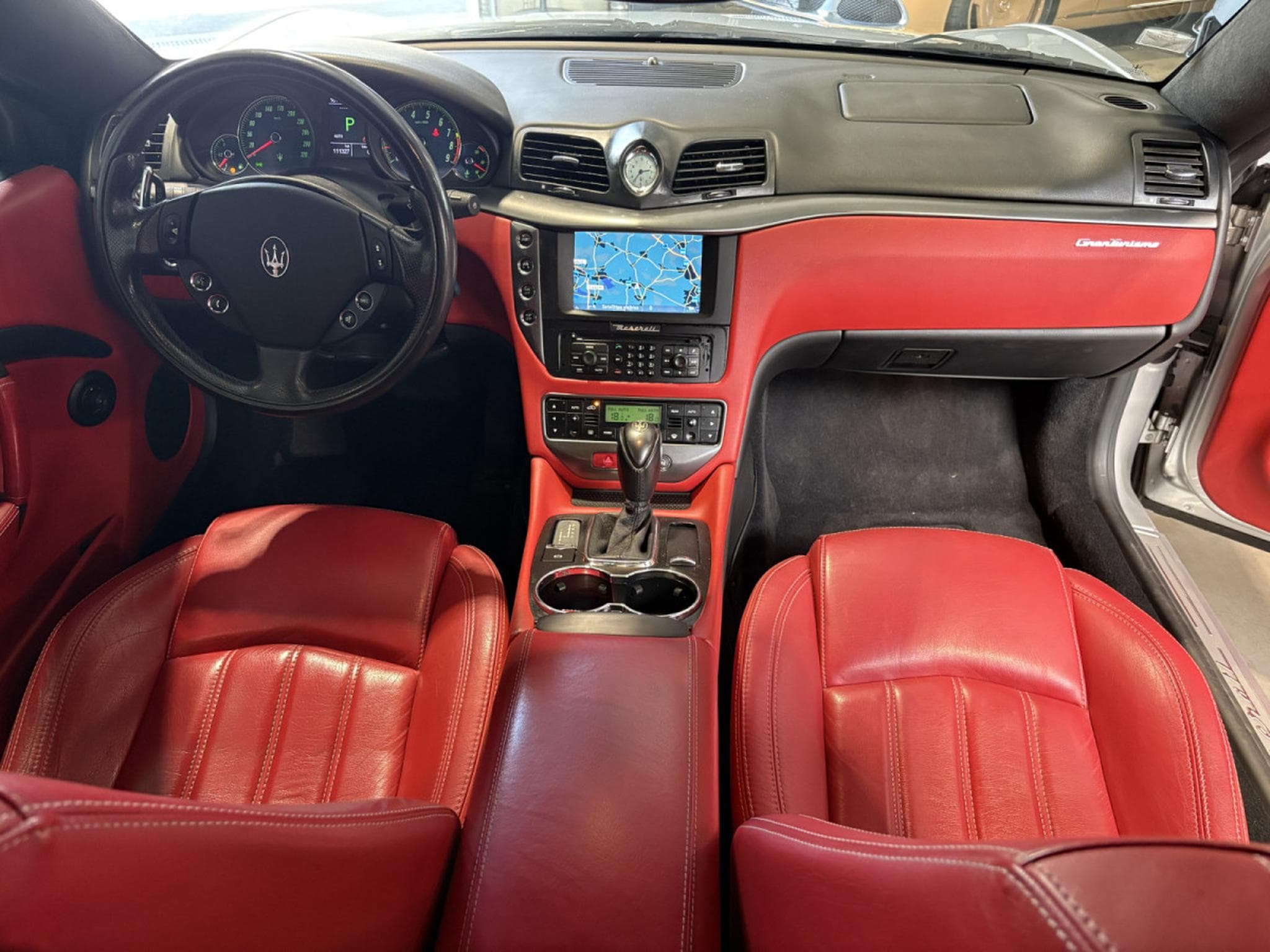Maserati GranTurismo MASERATI GRANTURISMO 4.2 V8 405 CV/GPS/CUIR/Xénon/ (2009) - Photo 19