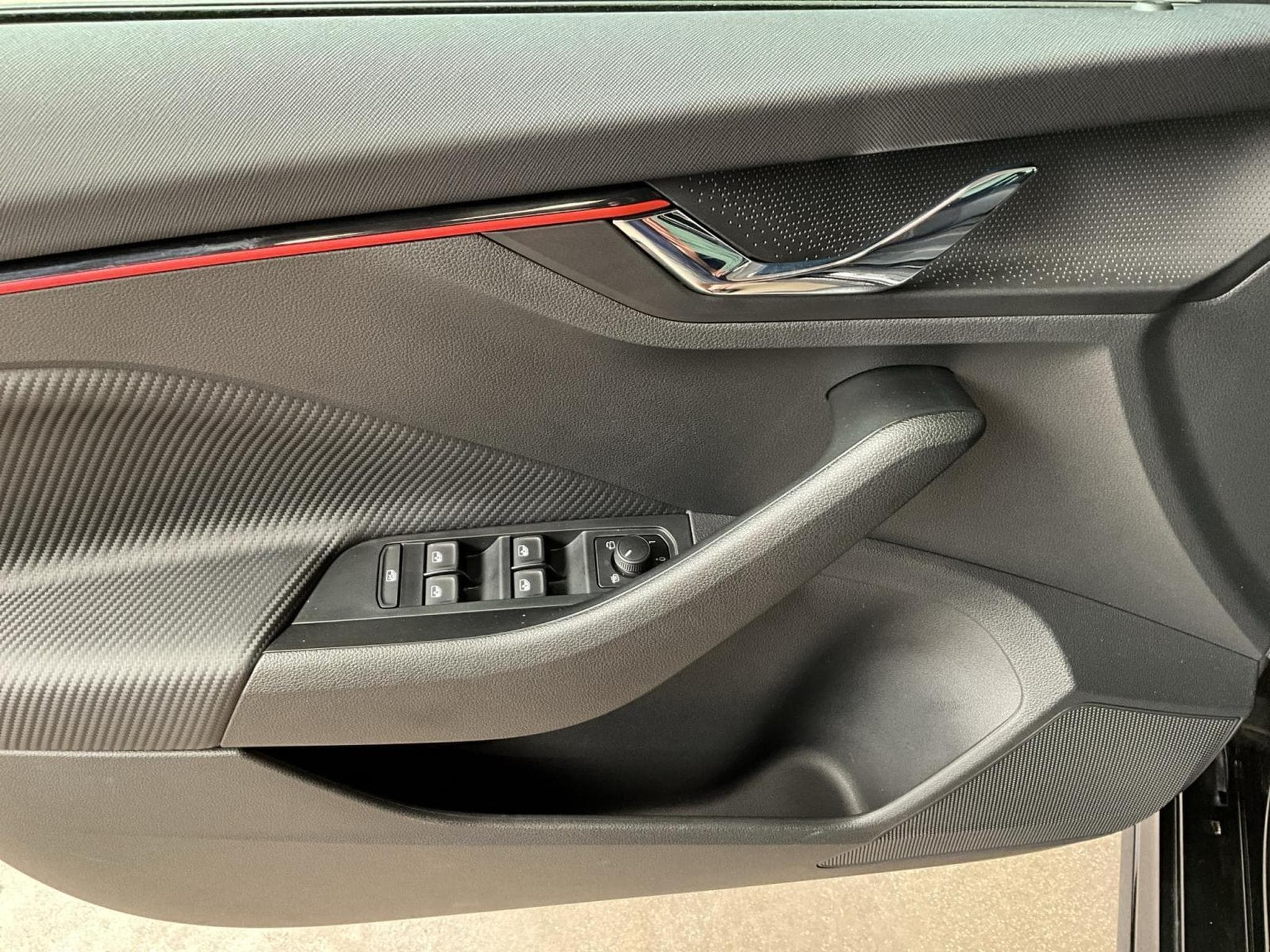 Skoda Kamiq Monte-Carlo+DSG+P.Ass+Navi+LED (2025) - Foto 14