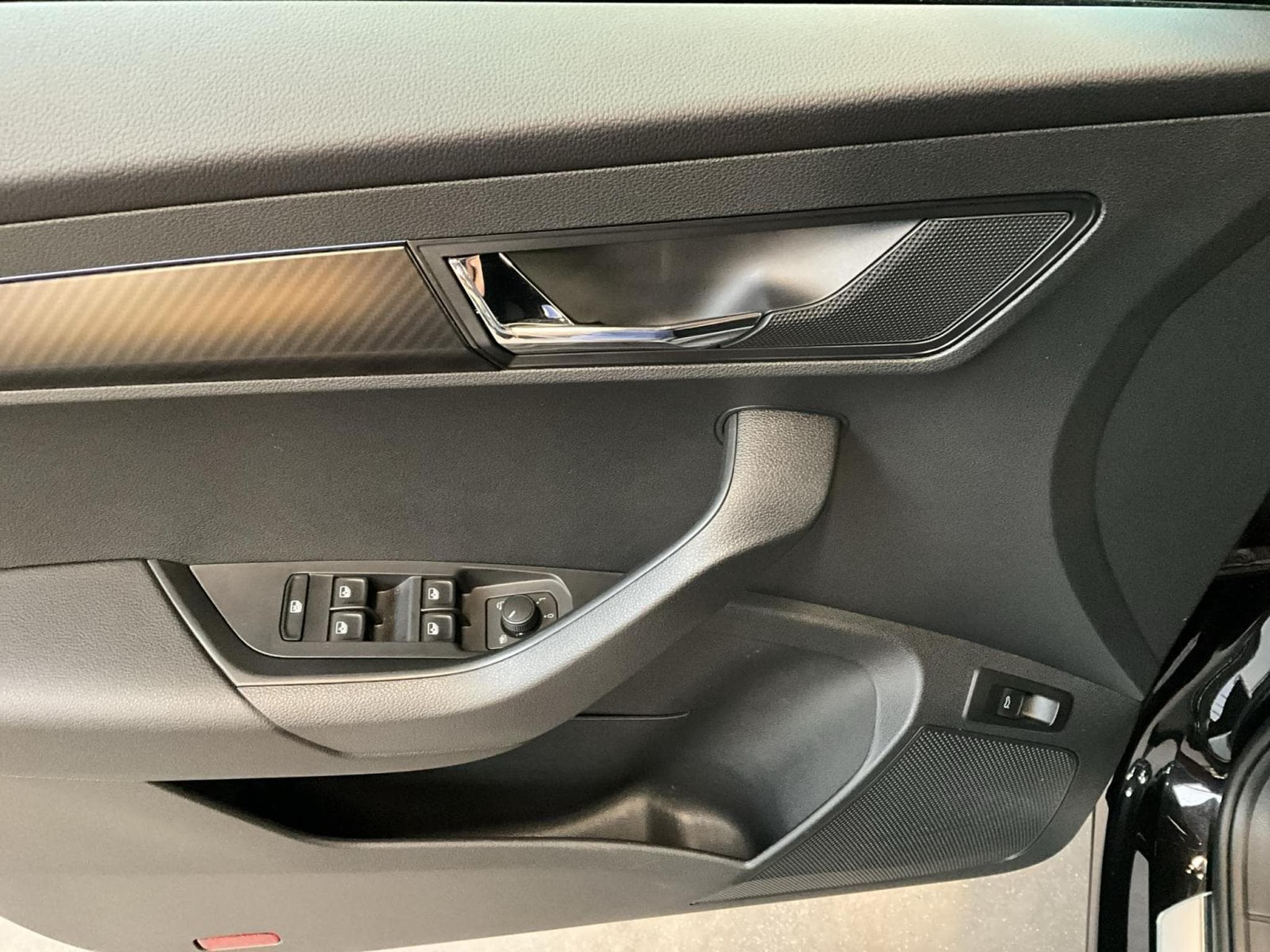 Skoda Karoq Sportline+DSG+KESSY+P.Travel-Ass.+AHK (2025) - Foto 10