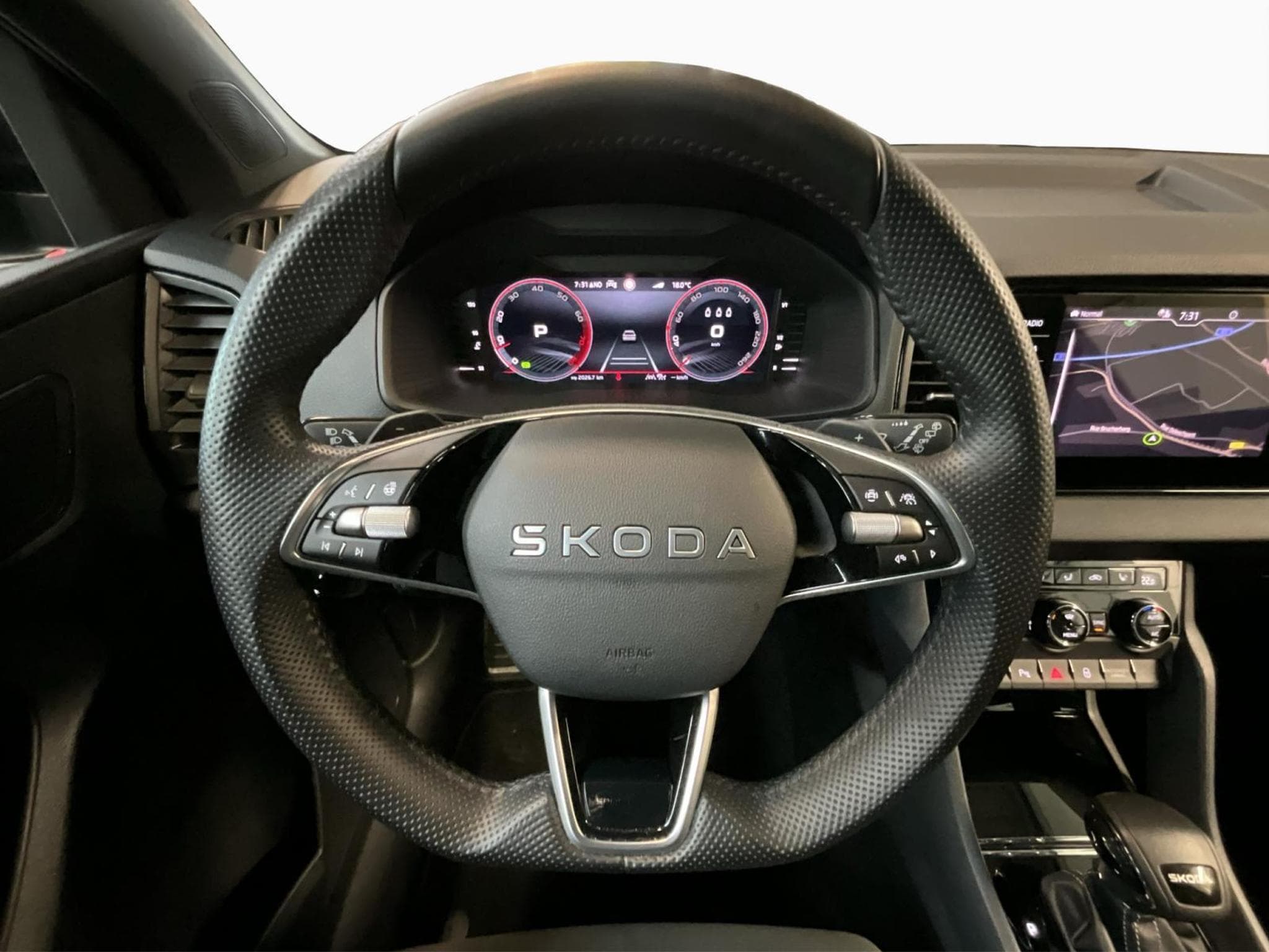 Skoda Karoq Sportline+DSG+KESSY+P.Travel-Ass.+AHK (2025) - Foto 11