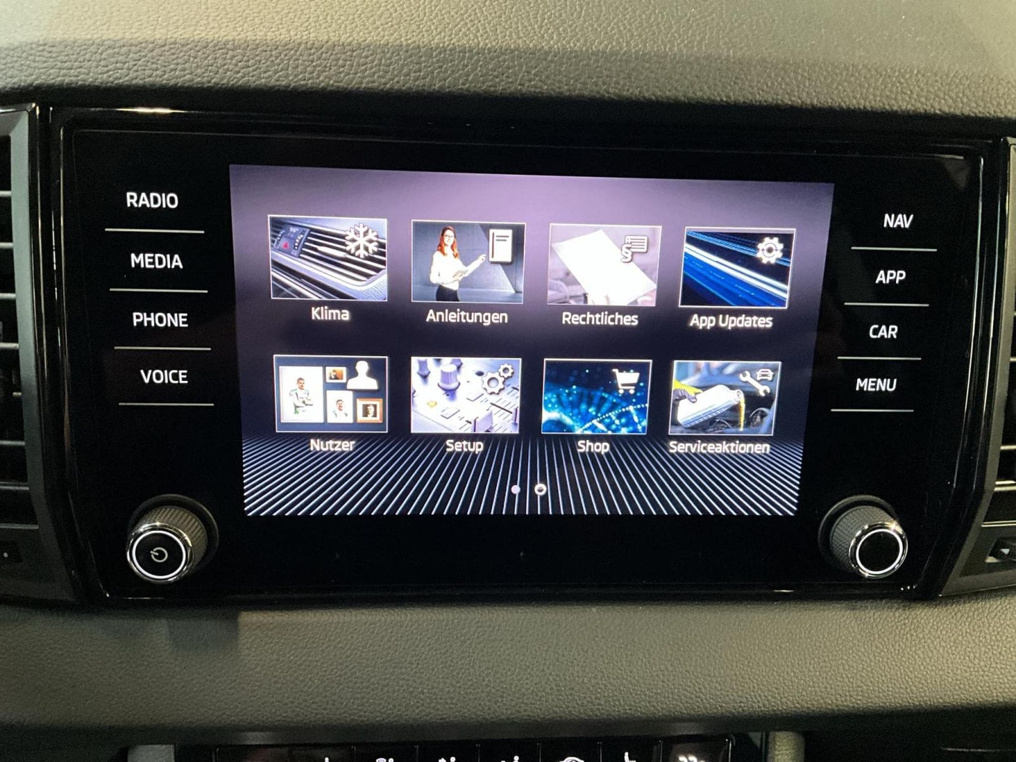 Skoda Karoq Sportline+DSG+KESSY+P.Travel-Ass.+AHK (2025) - Foto 16