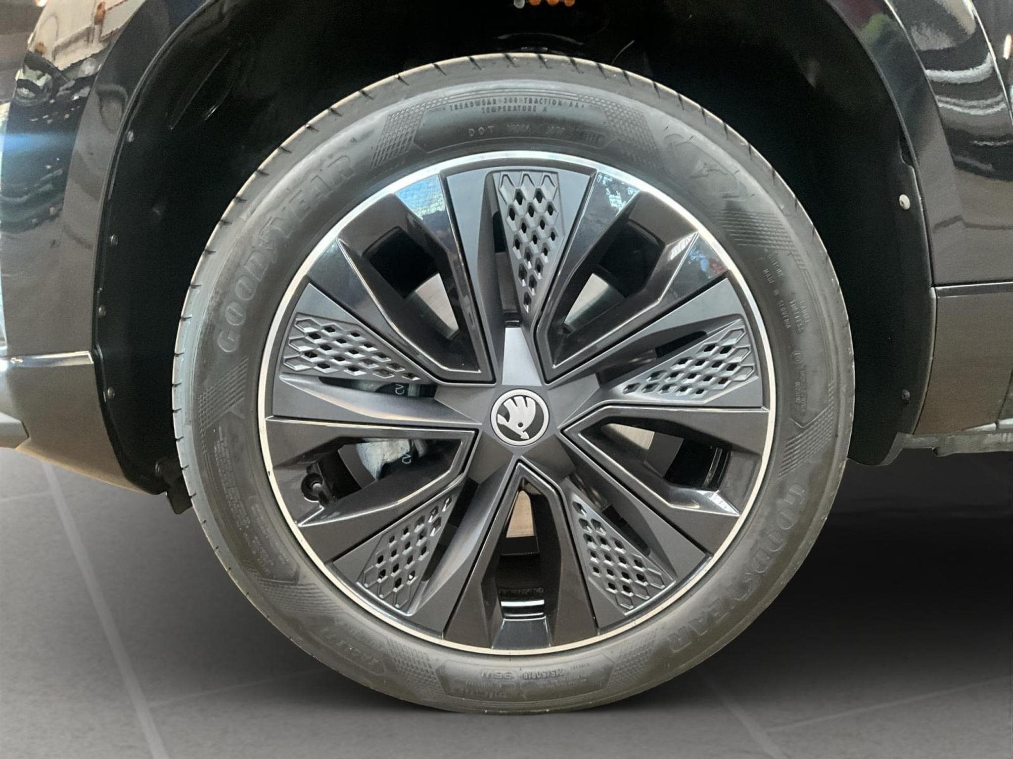 Skoda Karoq Sportline+DSG+KESSY+P.Travel-Ass.+AHK (2025) - Foto 7