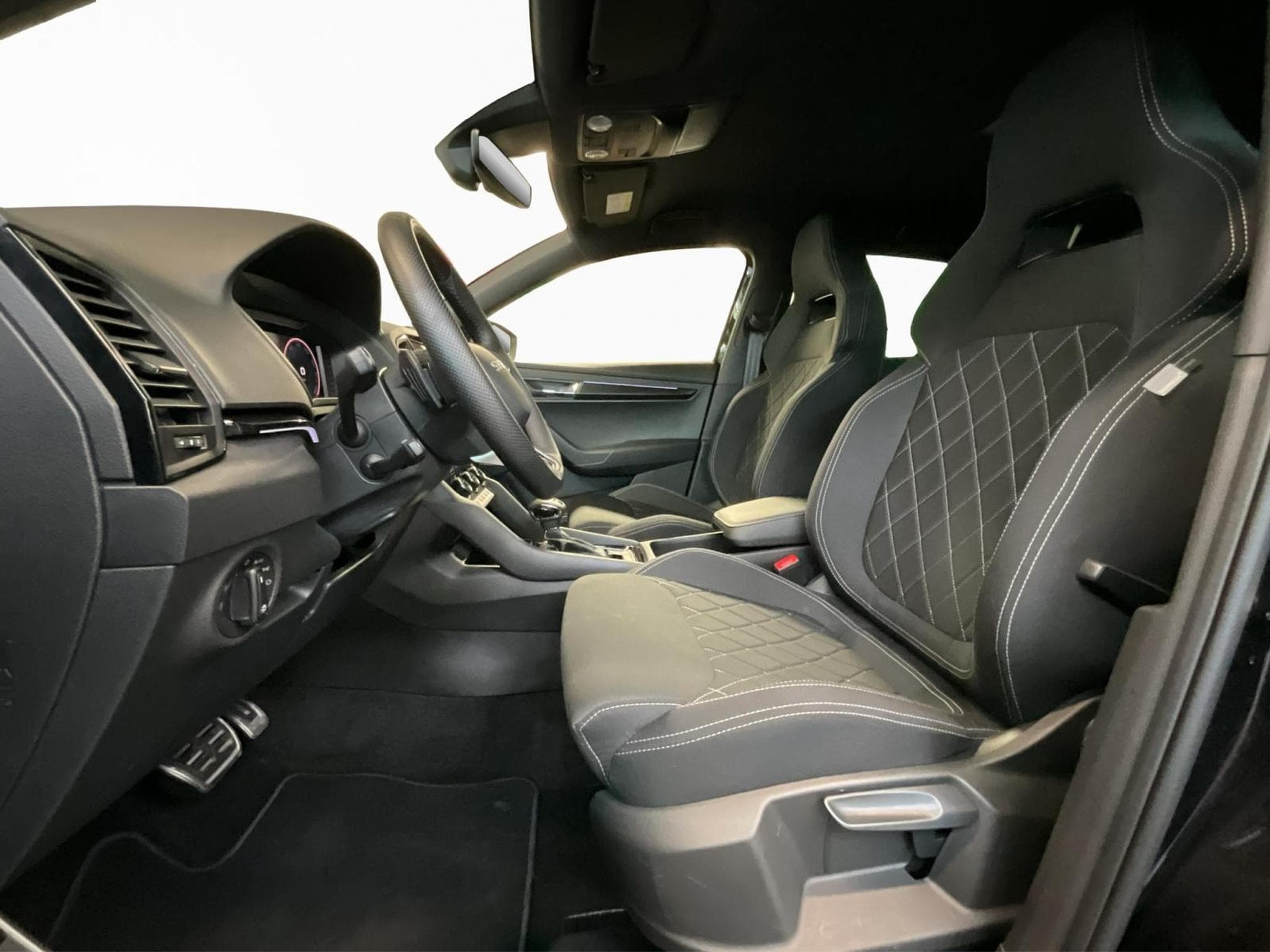 Skoda Karoq Sportline+DSG+KESSY+P.Travel-Ass.+AHK (2025) - Foto 8