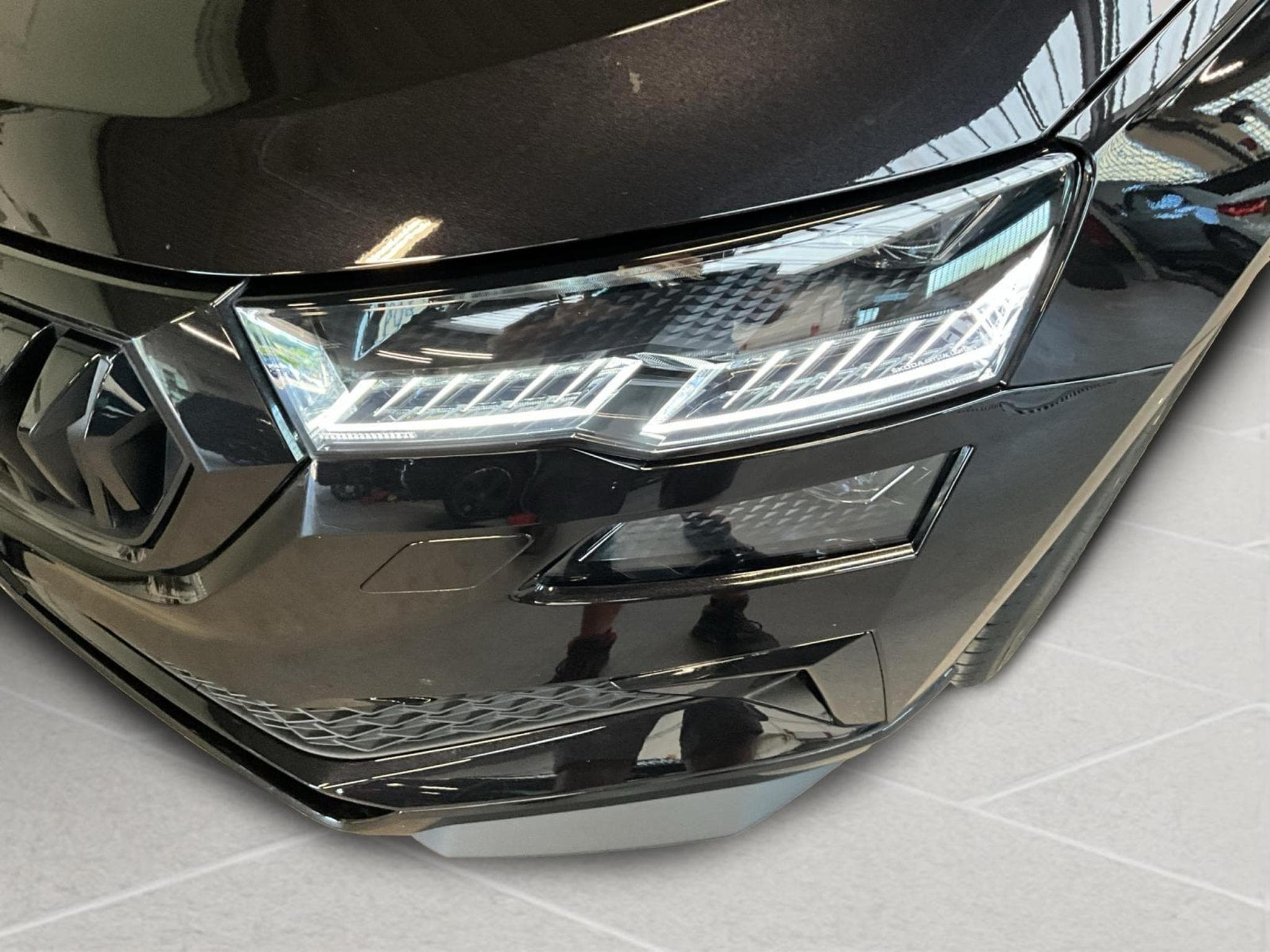 Skoda Karoq Sportline+DSG+KESSY+P.Travel-Ass.+AHK (2025) - Foto 9