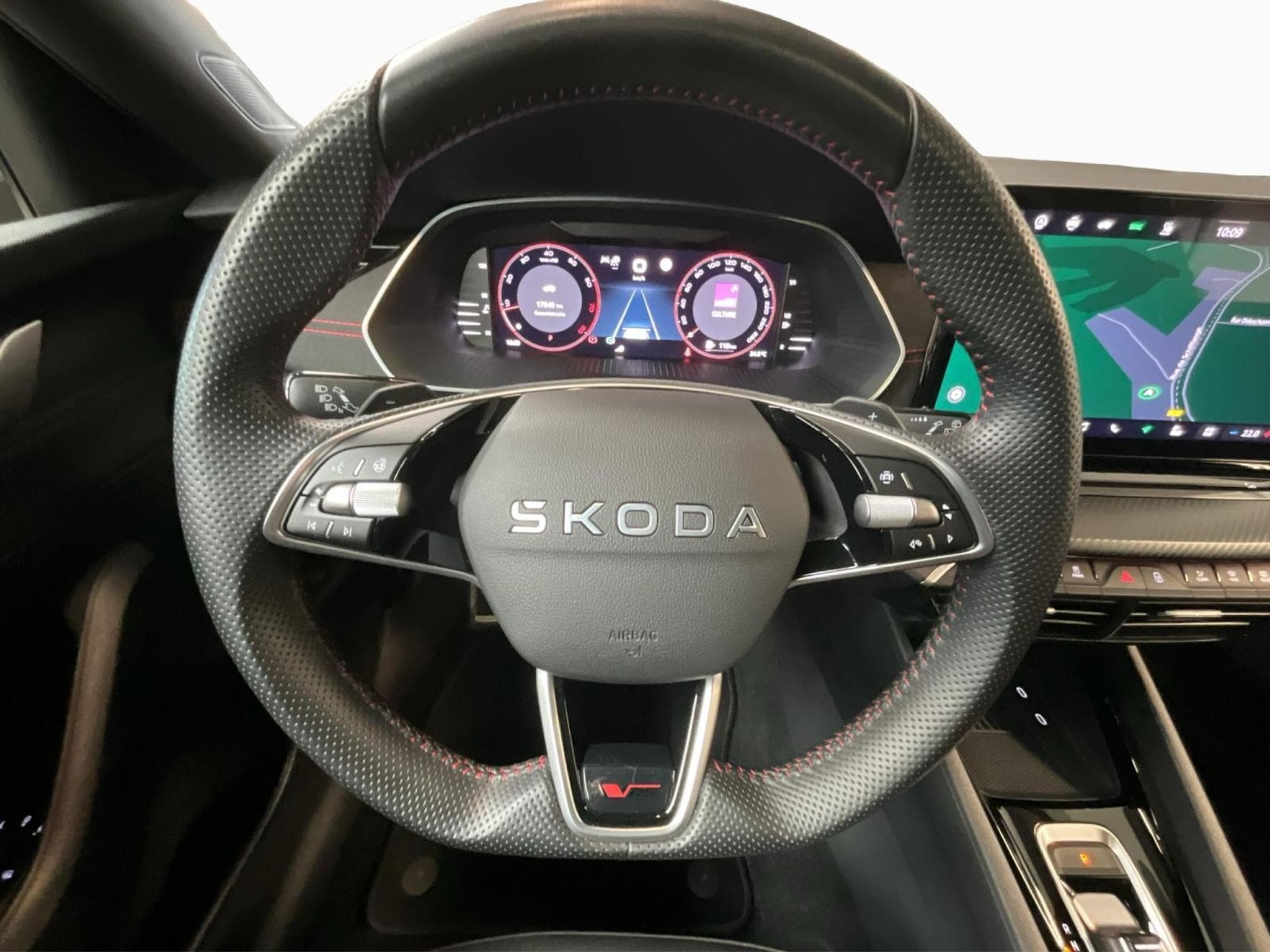 Skoda Octavia RS+DSG+AHK+P.Comf-Premium+Pano+Stand-H. (2025) - Photo 10