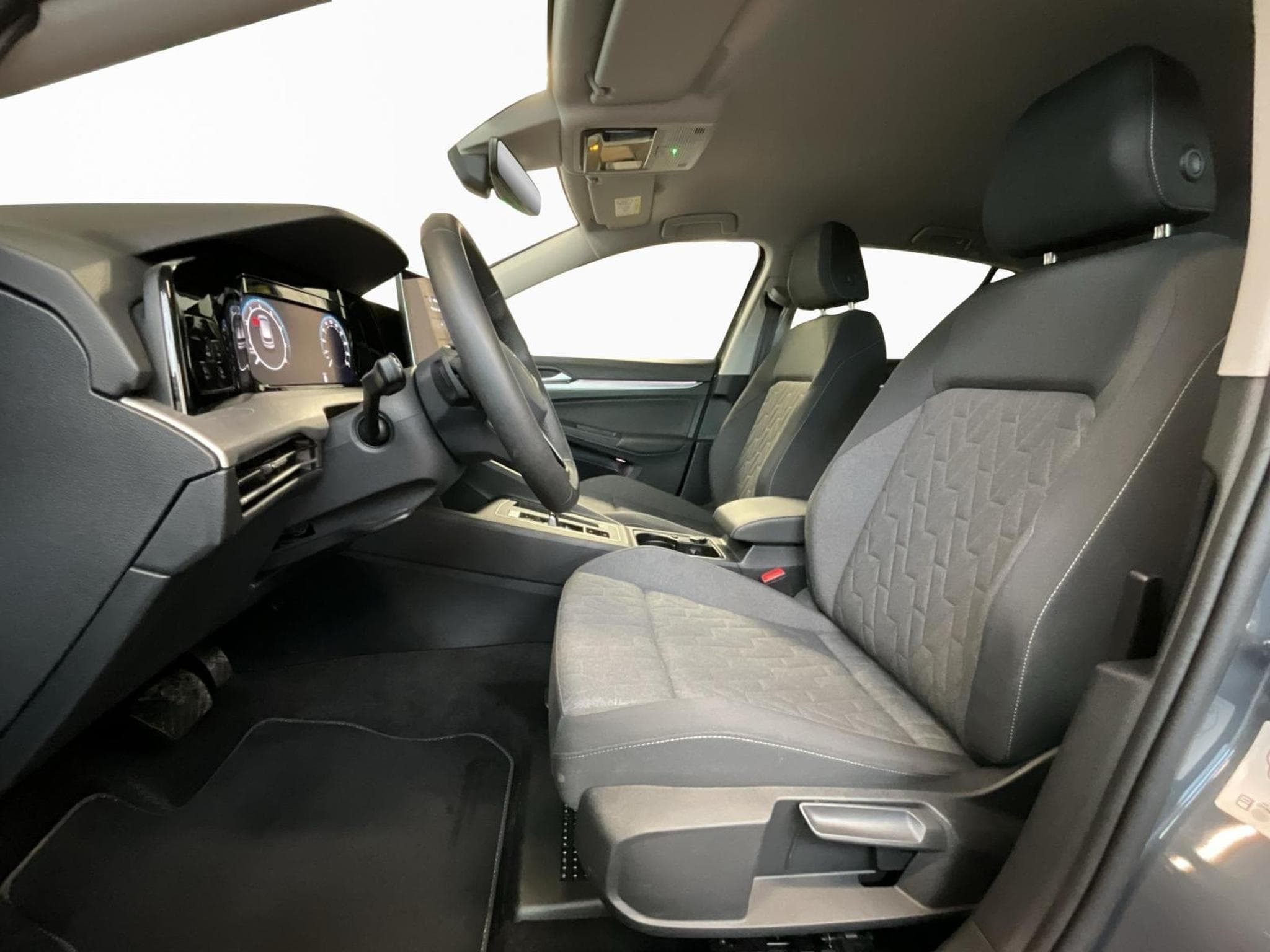 VW Golf Life+DSG+Navi+LED (2025) - Photo 9
