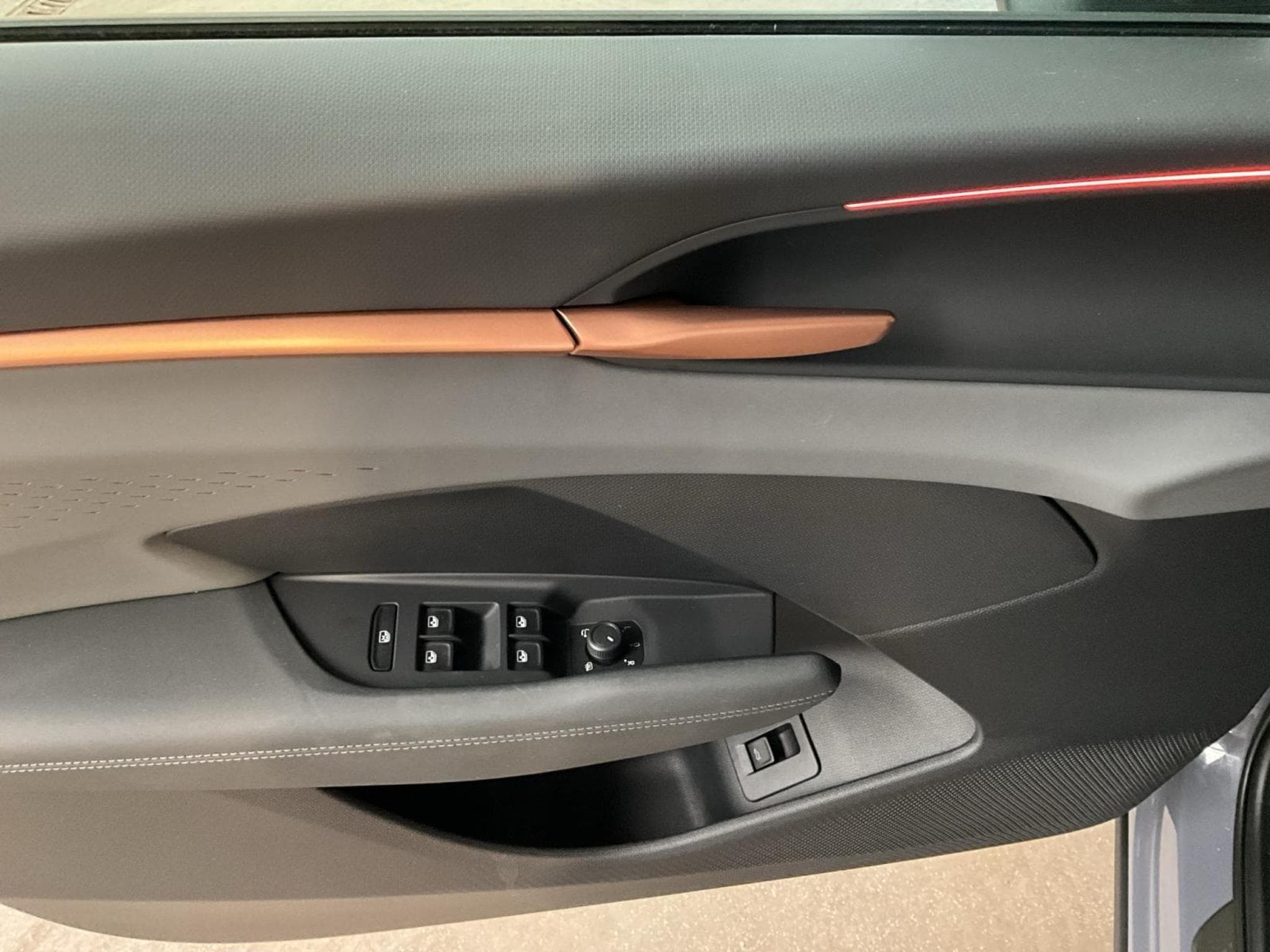 Cupra Terramar DSG+Pure-Performance+AHK+Moon-Light+Pano (2025) - Photo 14