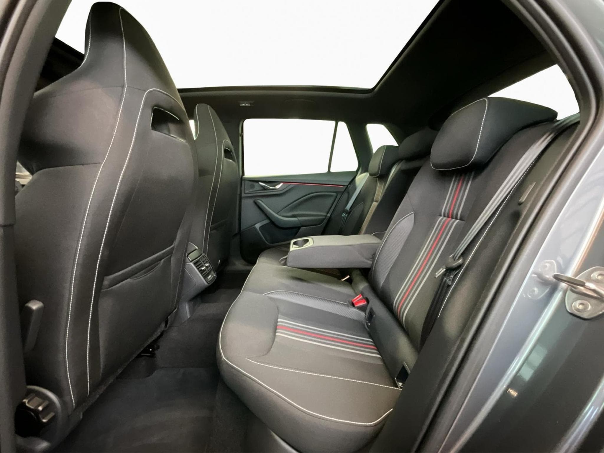 Skoda Kamiq Monte-Carlo+DSG+Park&Go+Pano+P.Ass-Drive+ (2025) - Photo 16