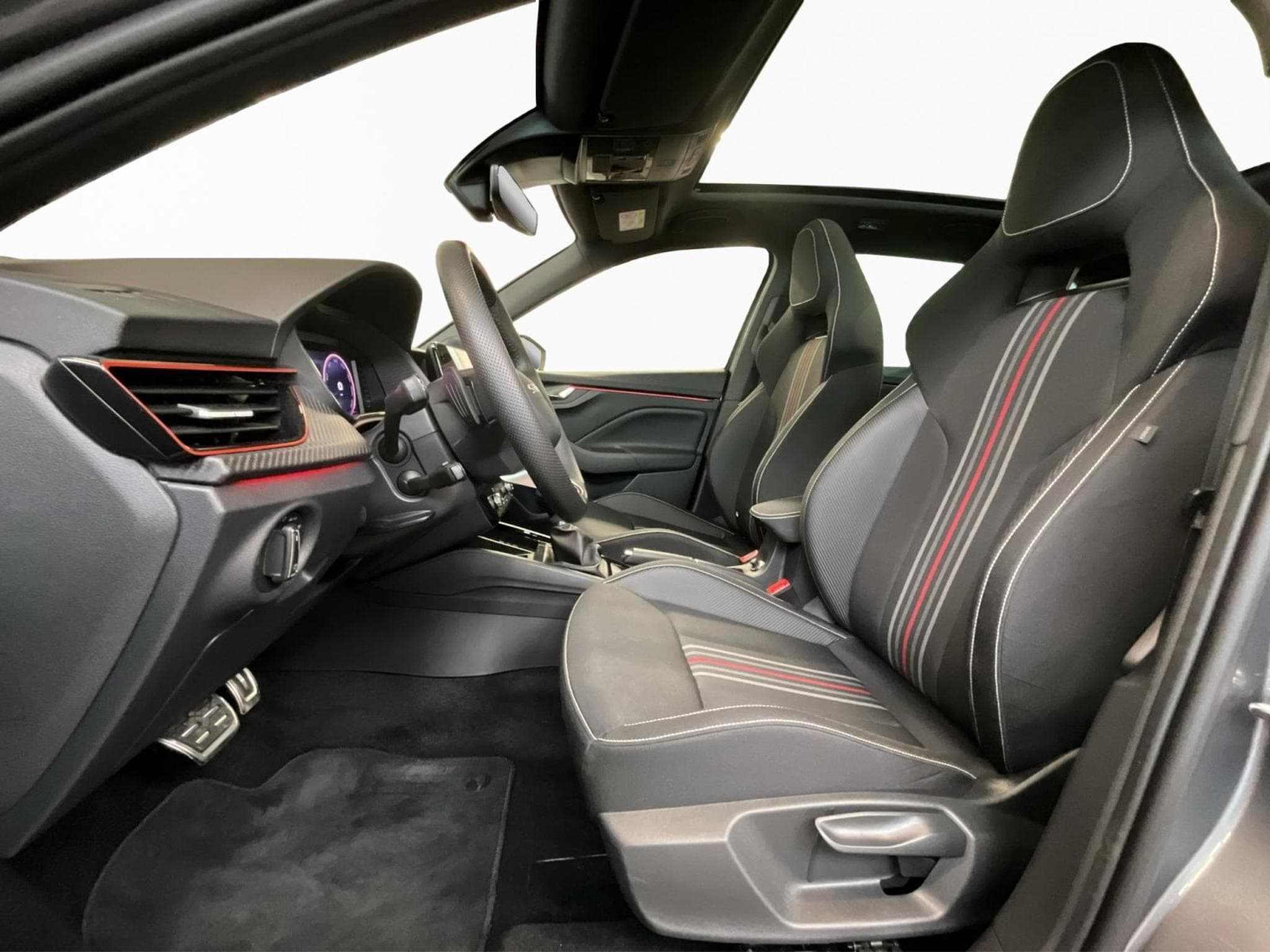 Skoda Kamiq Monte-Carlo+DSG+Park&Go+Pano+P.Ass-Drive+ (2025) - Photo 9