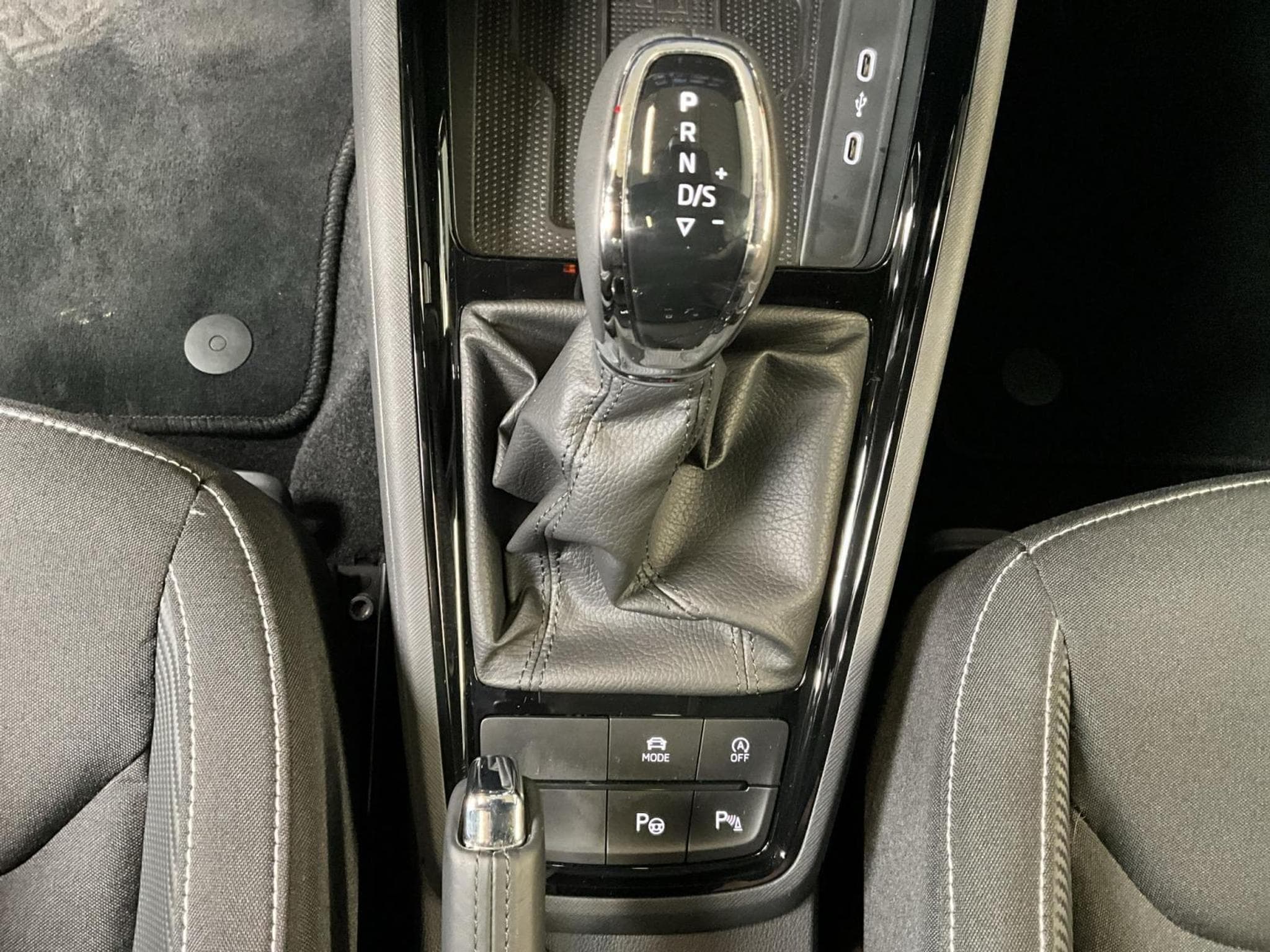 Skoda Kamiq Monte-Carlo+DSG+Pano+Park&Go+P.Ass-Drive+ (2025) - Photo 12