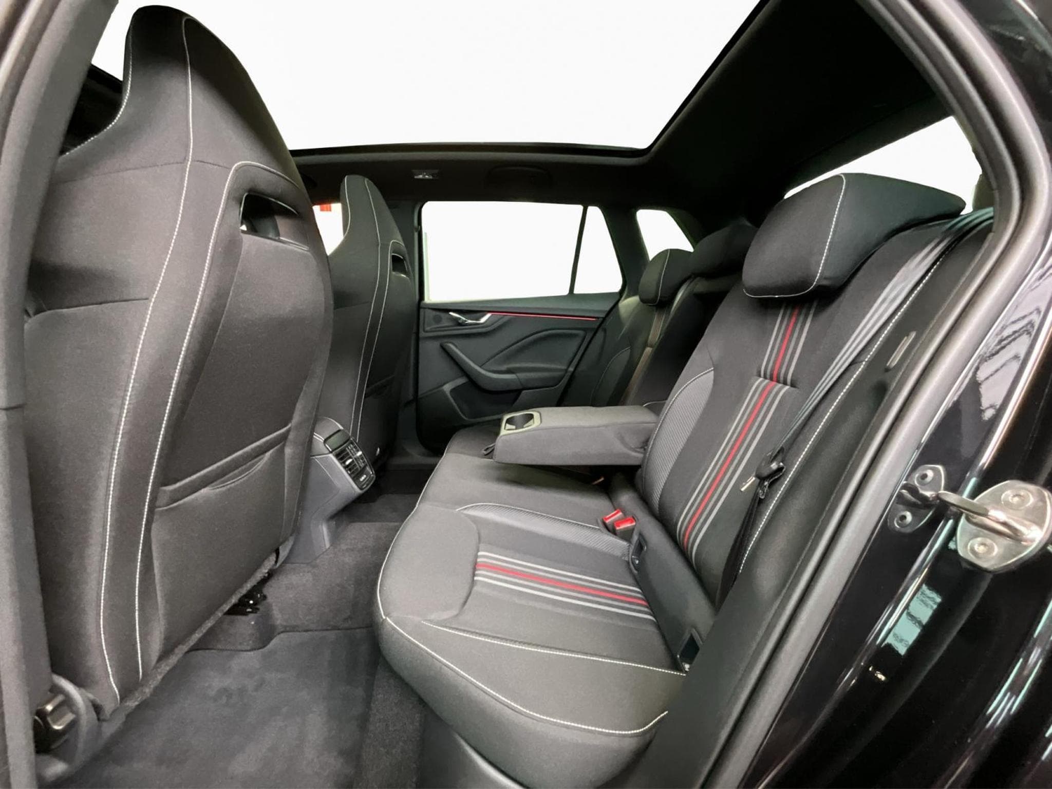 Skoda Kamiq Monte-Carlo+DSG+Pano+Park&Go+P.Ass-Drive+ (2025) - Photo 16