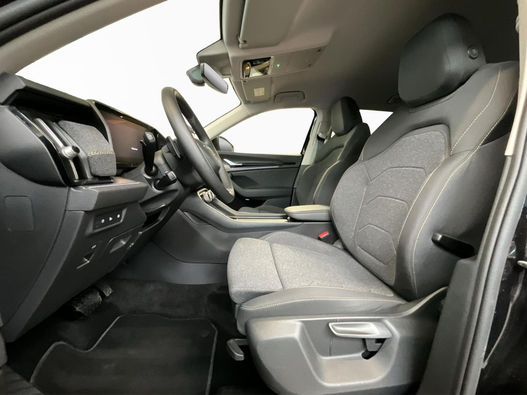 Skoda Kodiaq Selection+DSG+RearView+Navi+LED+digi (2025) - Photo 11