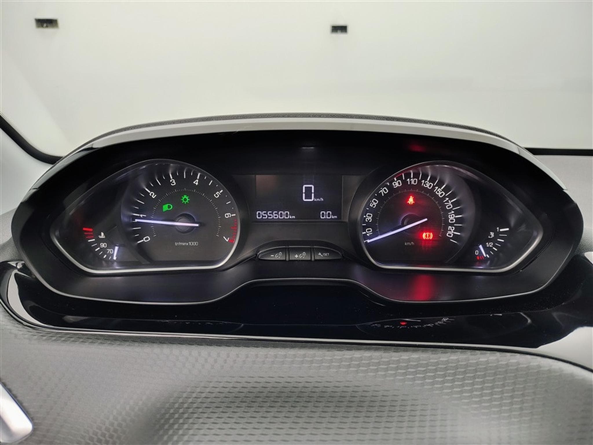 Peugeot 208 1.2i PureTech Signature CARPLAY / PDC (2019) - Photo 10