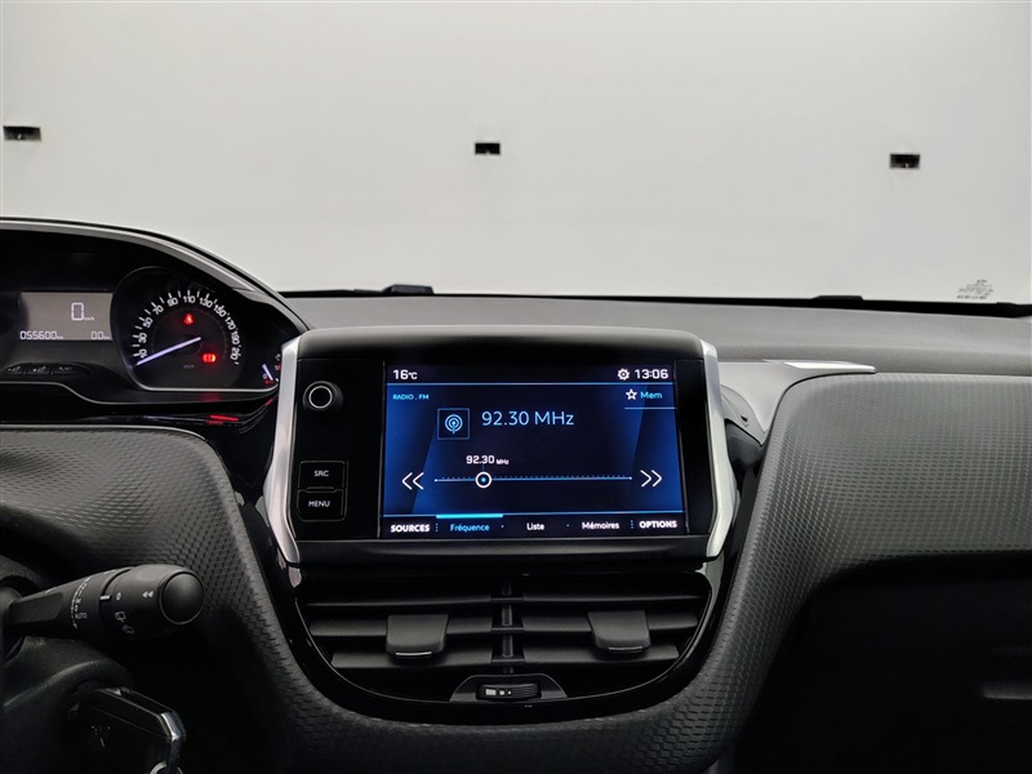 Peugeot 208 1.2i PureTech Signature CARPLAY / PDC (2019) - Photo 11