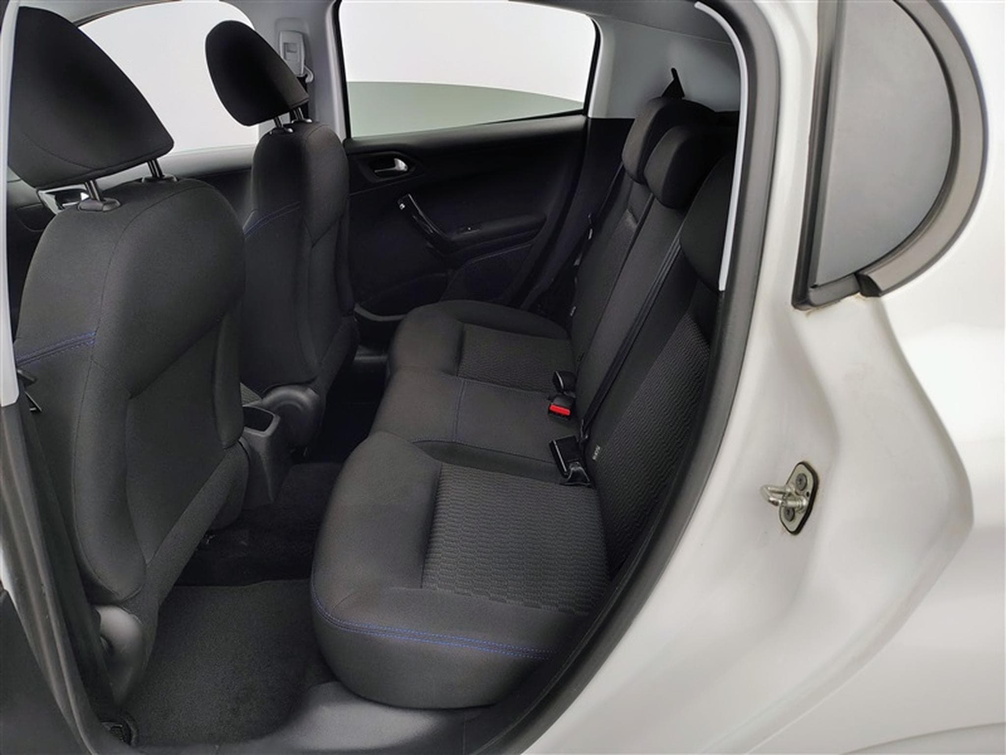 Peugeot 208 1.2i PureTech Signature CARPLAY / PDC (2019) - Photo 13