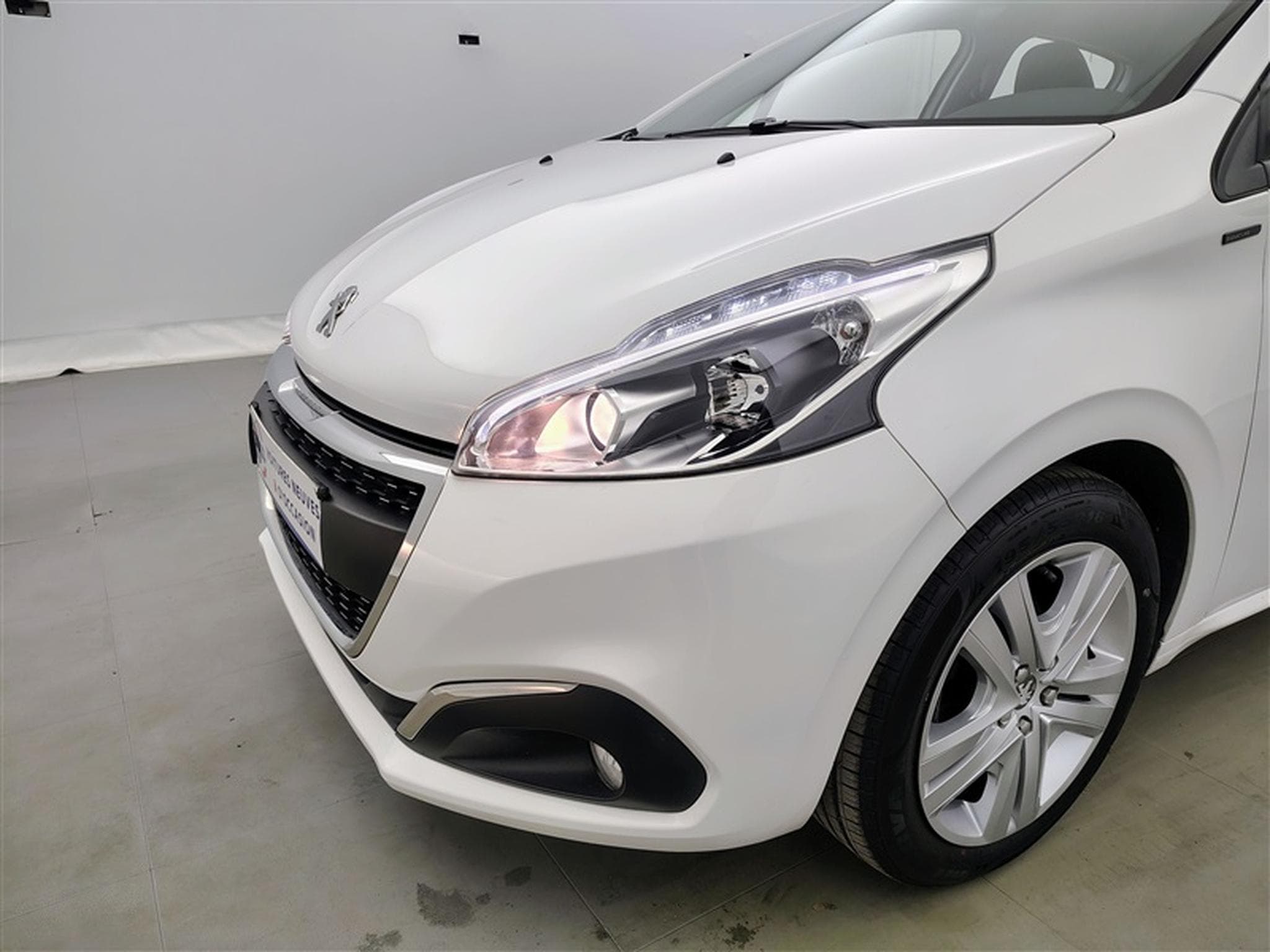 Peugeot 208 1.2i PureTech Signature CARPLAY / PDC (2019) - Photo 15