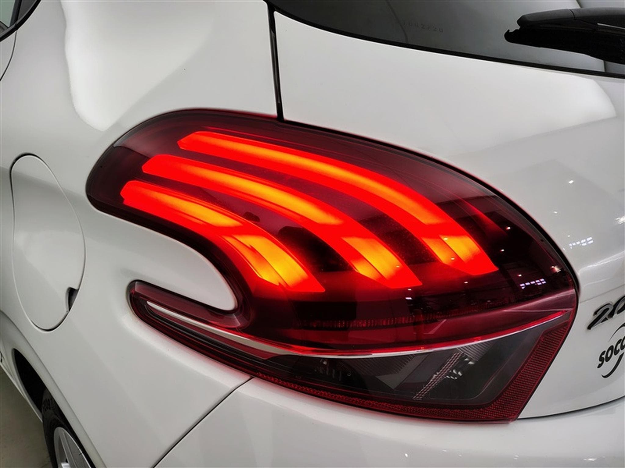 Peugeot 208 1.2i PureTech Signature CARPLAY / PDC (2019) - Photo 16