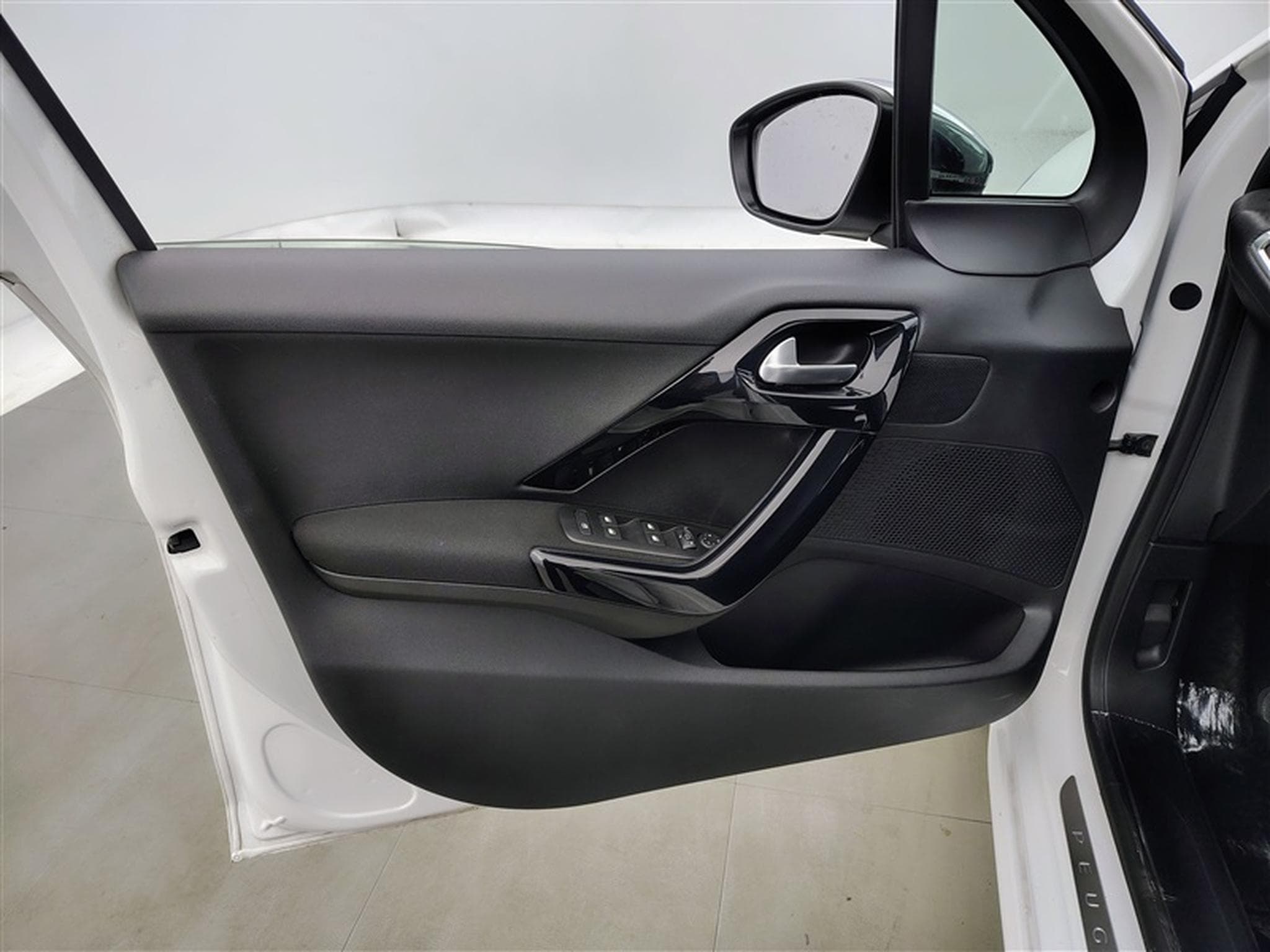 Peugeot 208 1.2i PureTech Signature CARPLAY / PDC (2019) - Photo 17