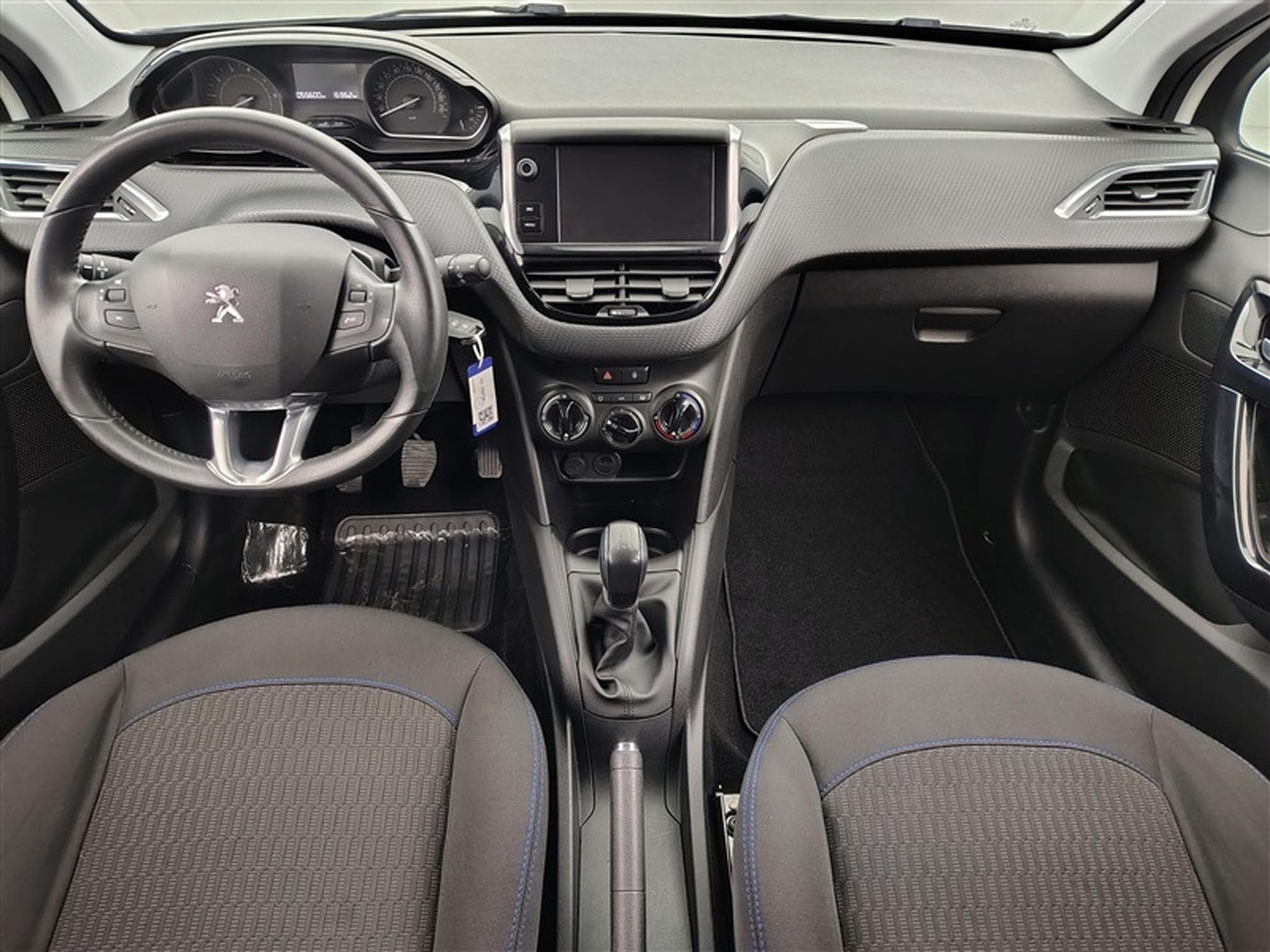 Peugeot 208 1.2i PureTech Signature CARPLAY / PDC (2019) - Photo 8