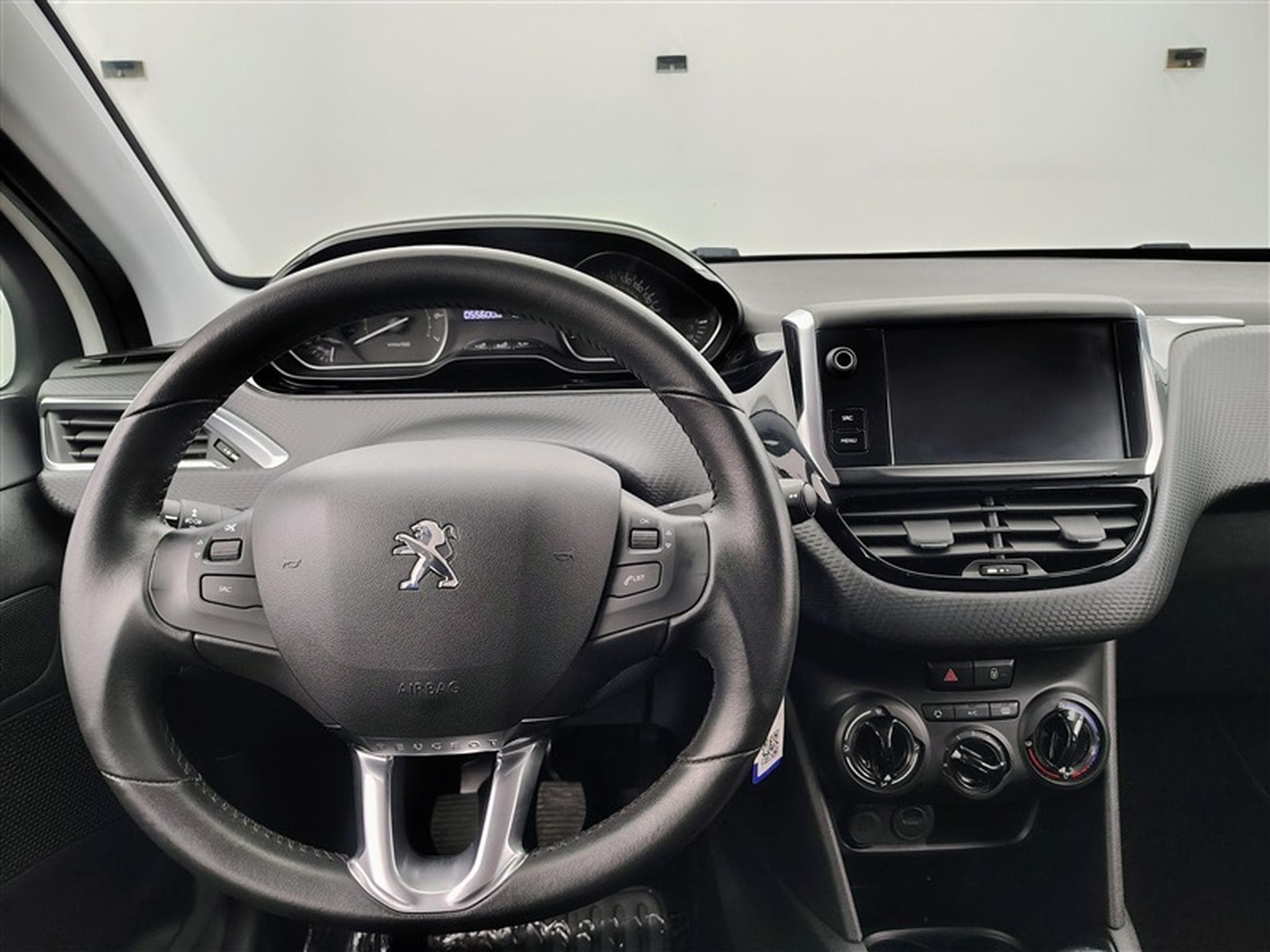 Peugeot 208 1.2i PureTech Signature CARPLAY / PDC (2019) - Photo 9