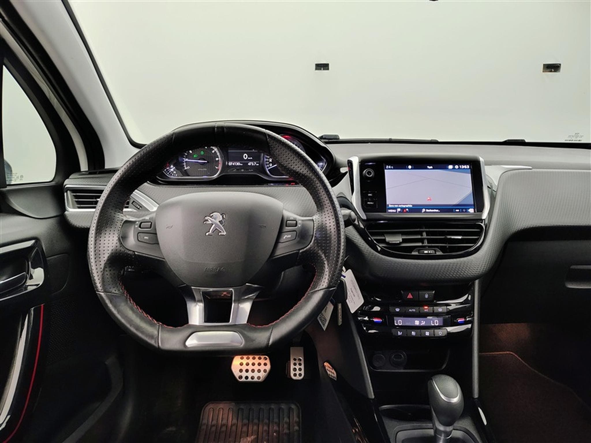 Peugeot 2008 1.2 PureTech 110Cv AUTO GT Line NAVI / CARPLAY / CAMERA (2019) - Photo 9