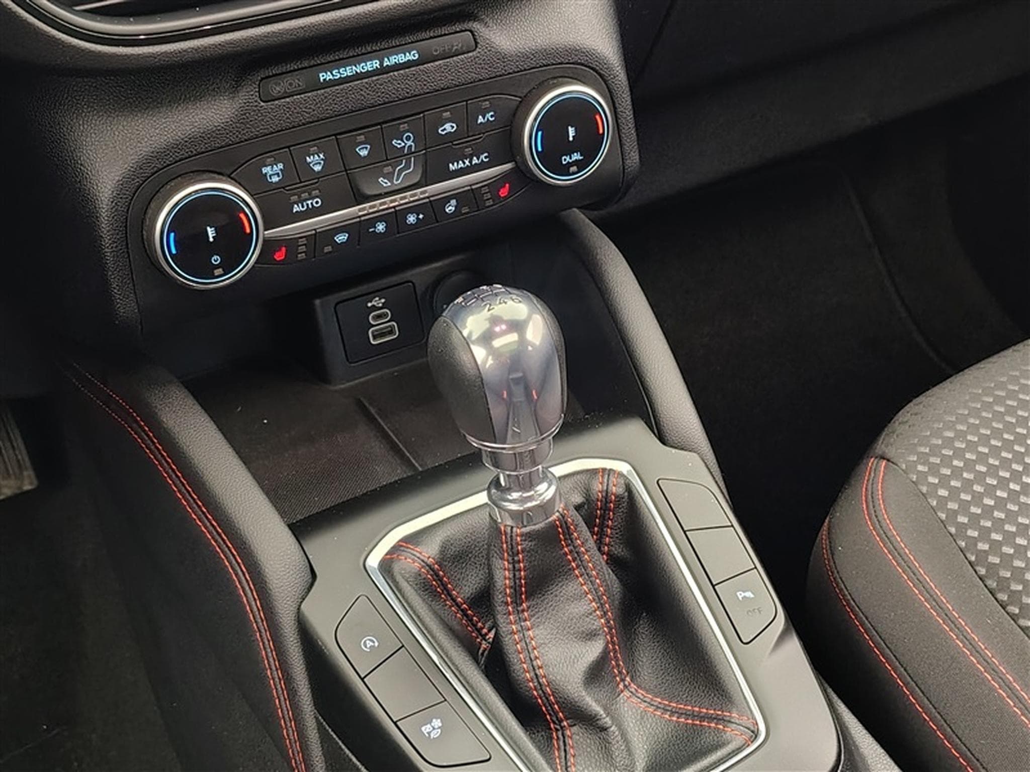Ford Kuga 1.5 EcoBoost Titanium NAVI / CAMERA / CARPLAY (2023) - Photo 12