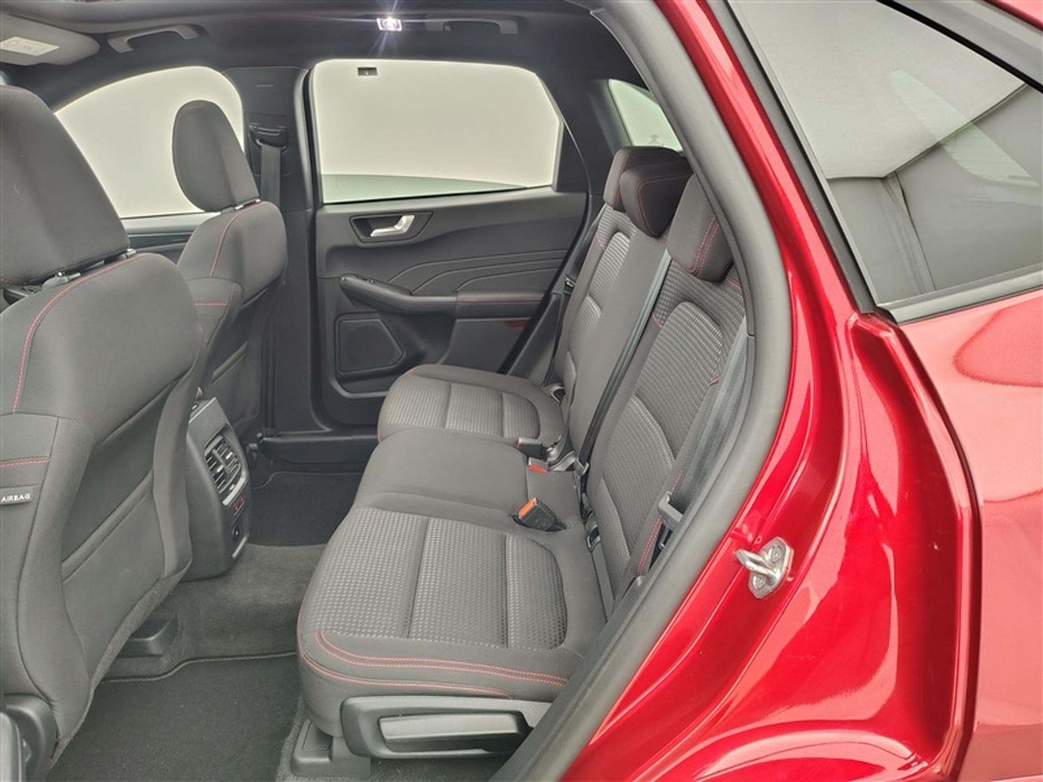 Ford Kuga 1.5 EcoBoost Titanium NAVI / CAMERA / CARPLAY (2023) - Photo 13