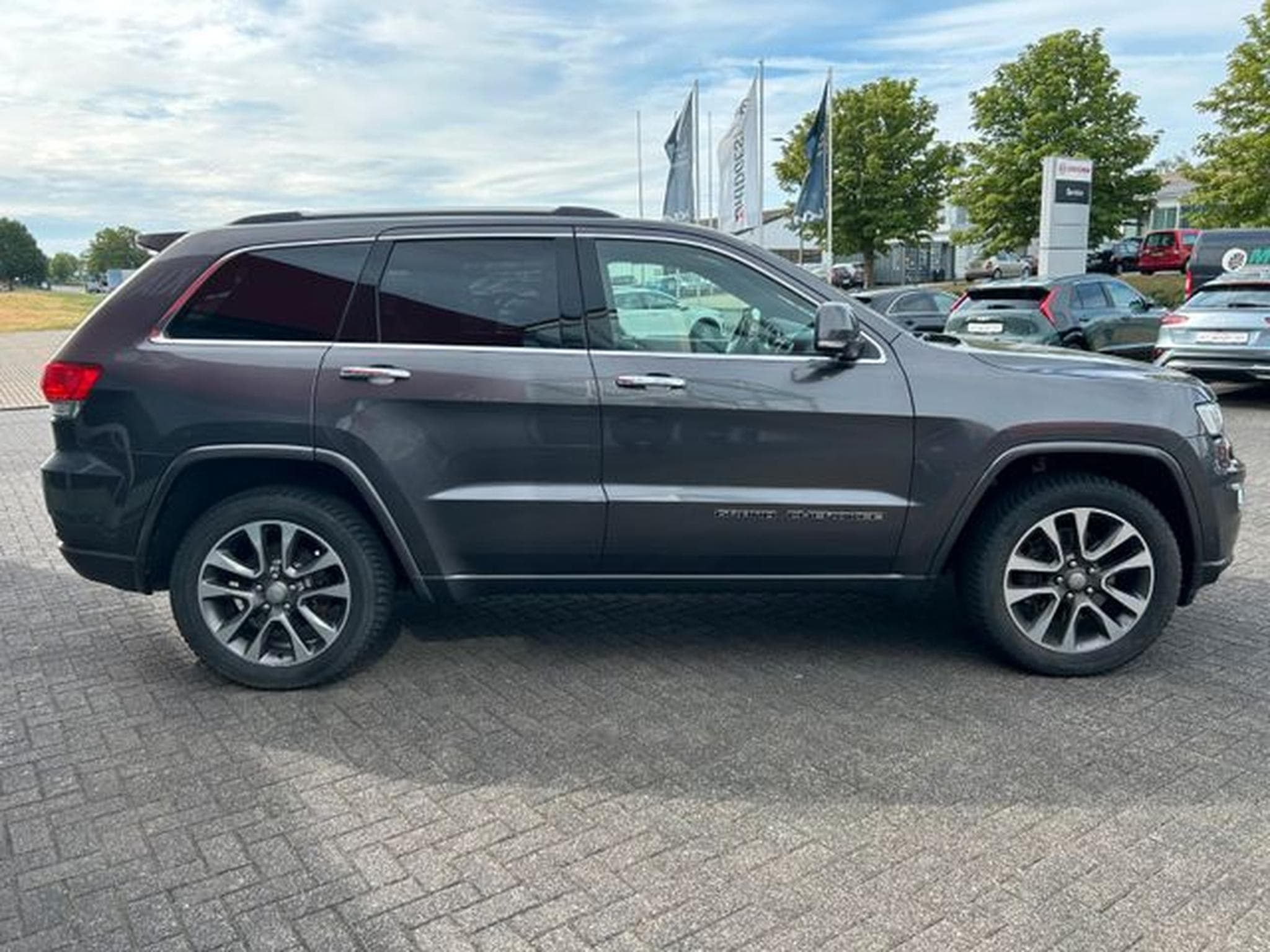 Jeep Cherokee Grand Cherokee 3.0 CRD Overland Air Panorama AHK (2019) - Photo 10