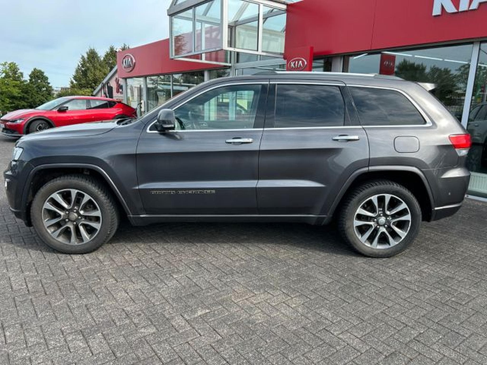 Jeep Cherokee Grand Cherokee 3.0 CRD Overland Air Panorama AHK (2019) - Photo 4