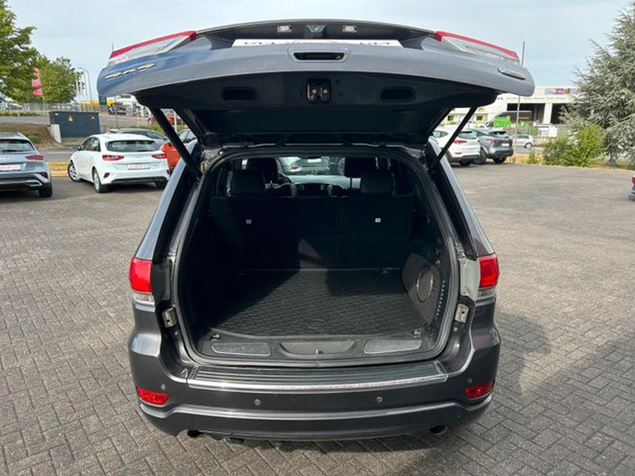 Jeep Cherokee Grand Cherokee 3.0 CRD Overland Air Panorama AHK (2019) - Photo 7