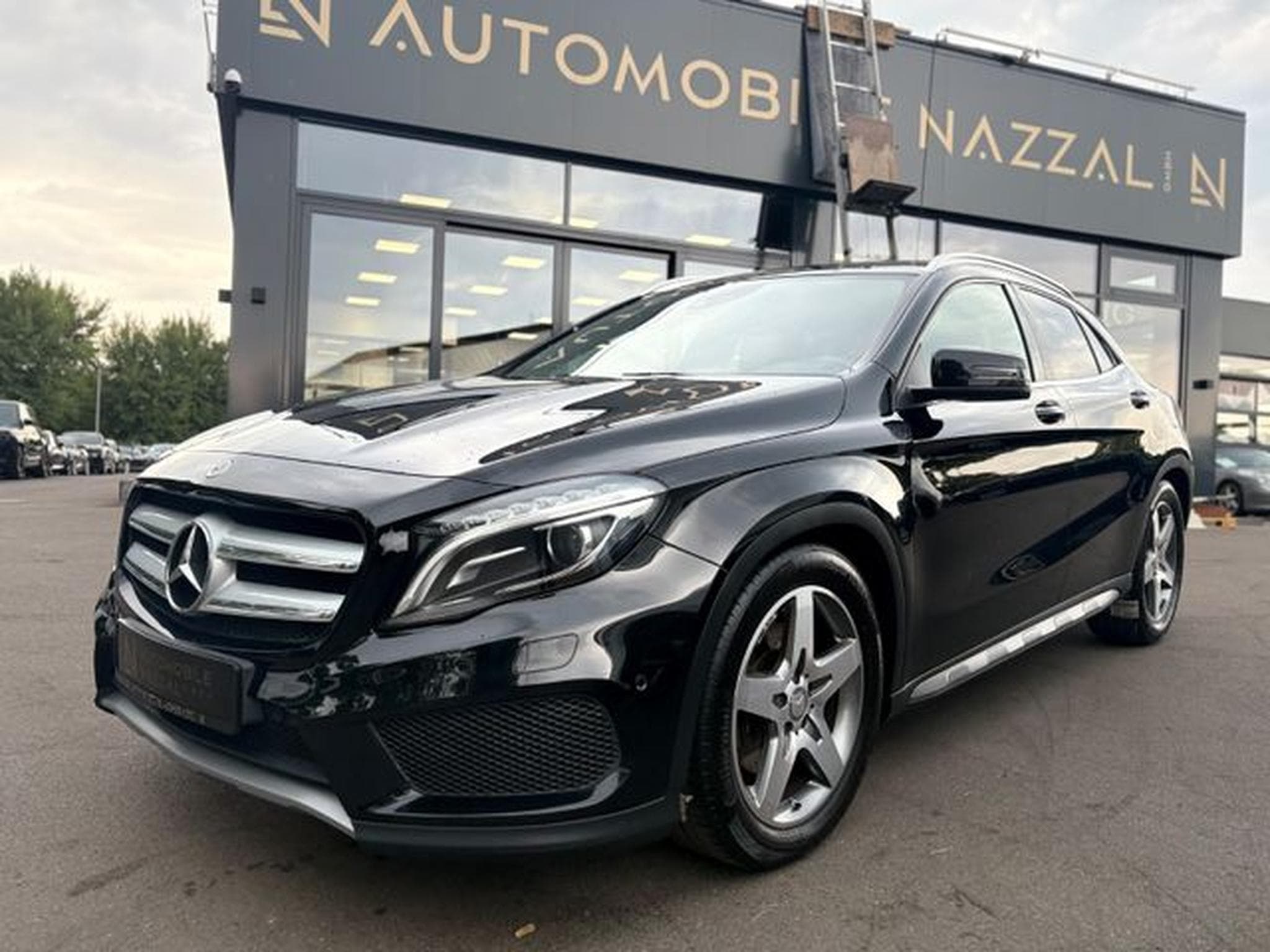 Mercedes GLA 220 GLA 220D 4MATIC *AMG-LINE*FACELIFT*LED*AUT*KAM* (2015) - Photo 2
