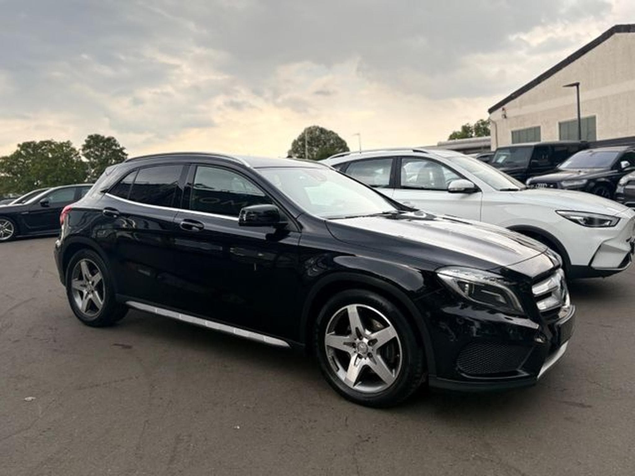 Mercedes GLA 220 GLA 220D 4MATIC *AMG-LINE*FACELIFT*LED*AUT*KAM* (2015) - Photo 6