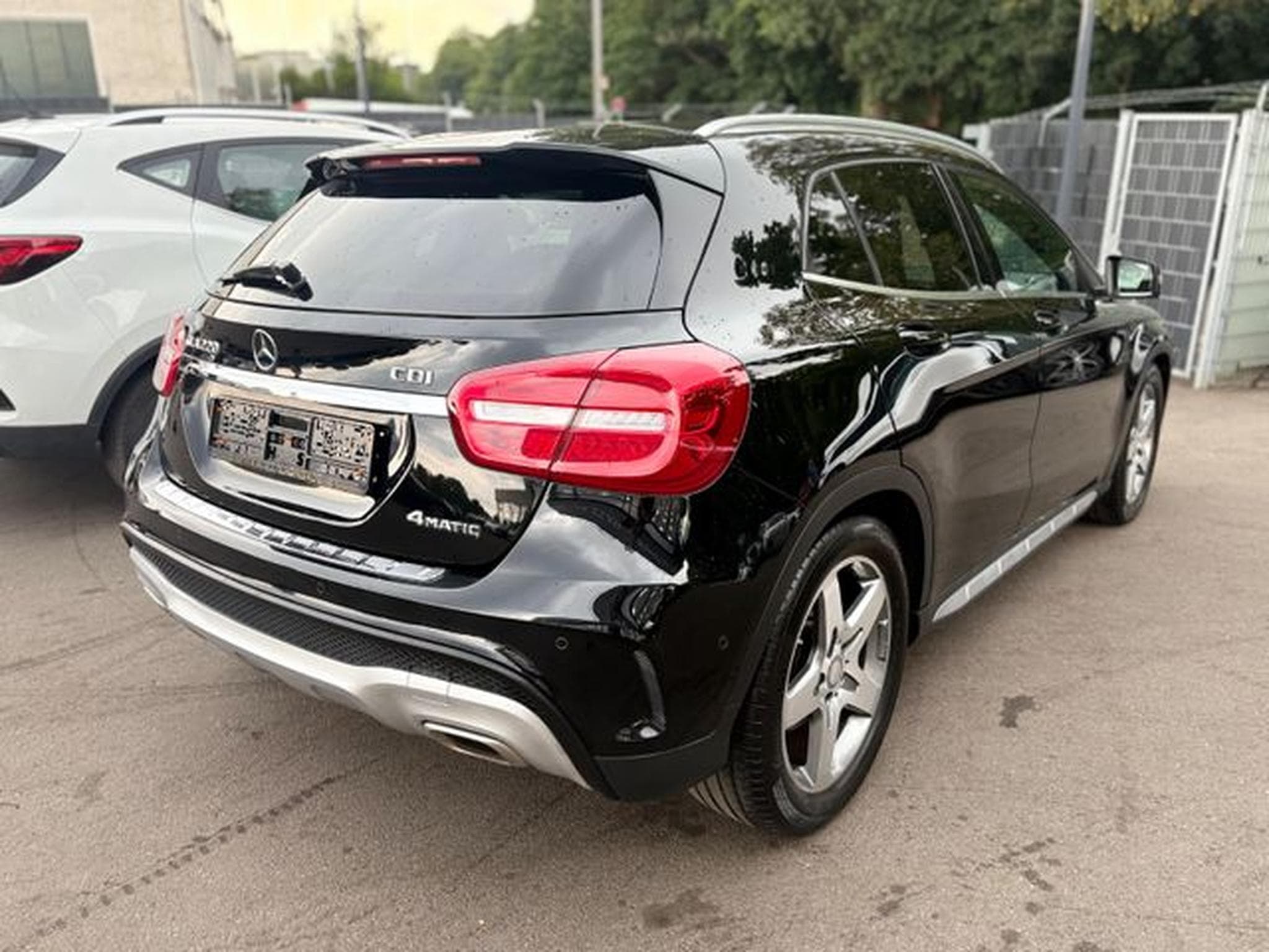 Mercedes GLA 220 GLA 220D 4MATIC *AMG-LINE*FACELIFT*LED*AUT*KAM* (2015) - Photo 7