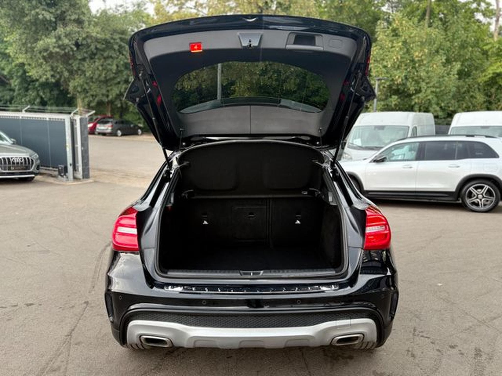 Mercedes GLA 220 GLA 220D 4MATIC *AMG-LINE*FACELIFT*LED*AUT*KAM* (2015) - Photo 9