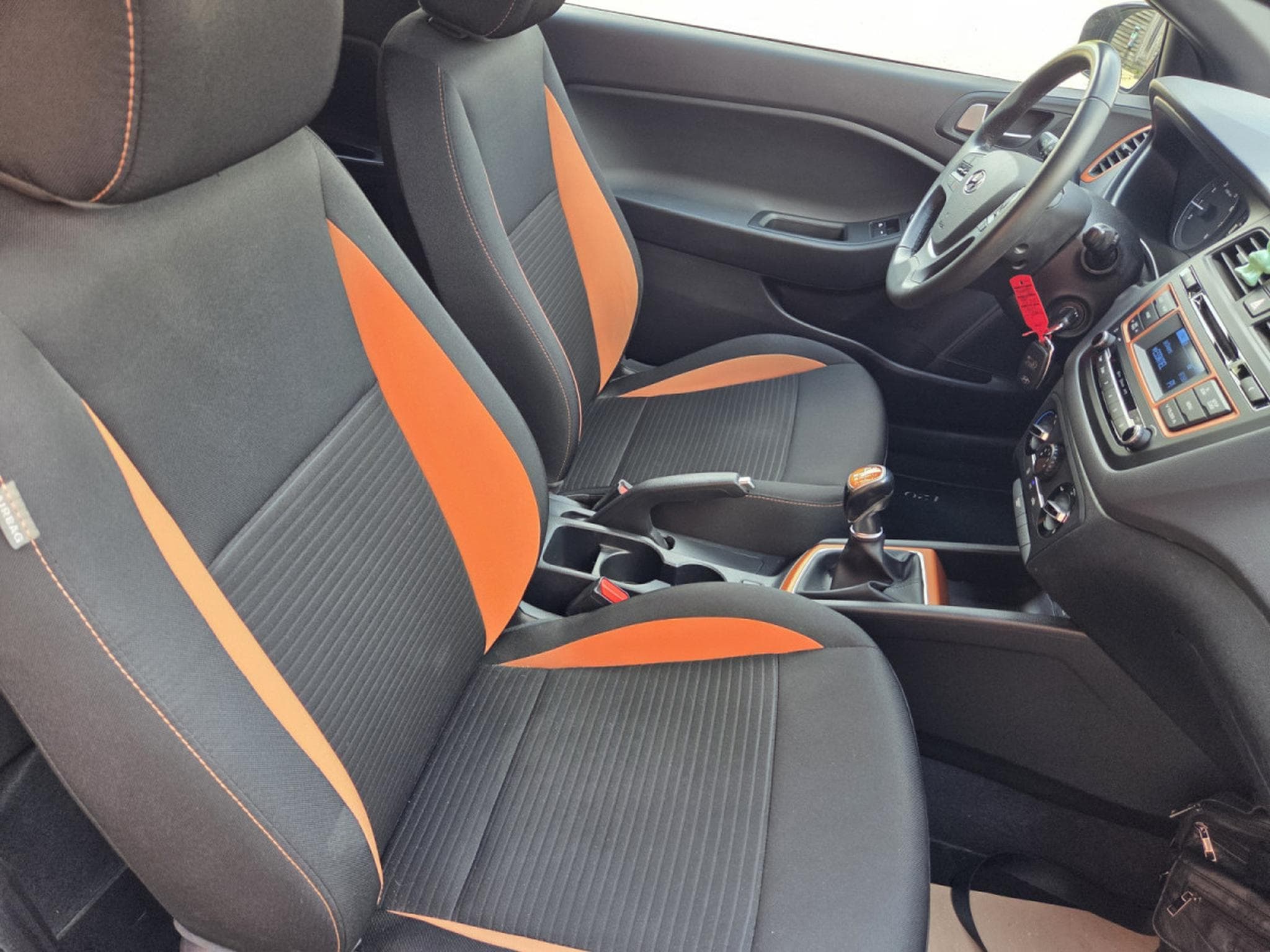 Hyundai i20 Coupé Sport 120 CV Garantie 12 Mois (2017) - Photo 12