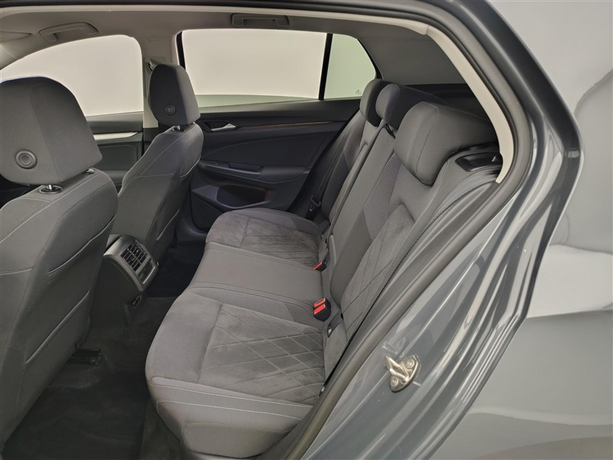VW Golf 1.0 TSI 110Cv Life NAVI / FULL LED / CAMERA / PDC / ALU (2021) - Foto 13
