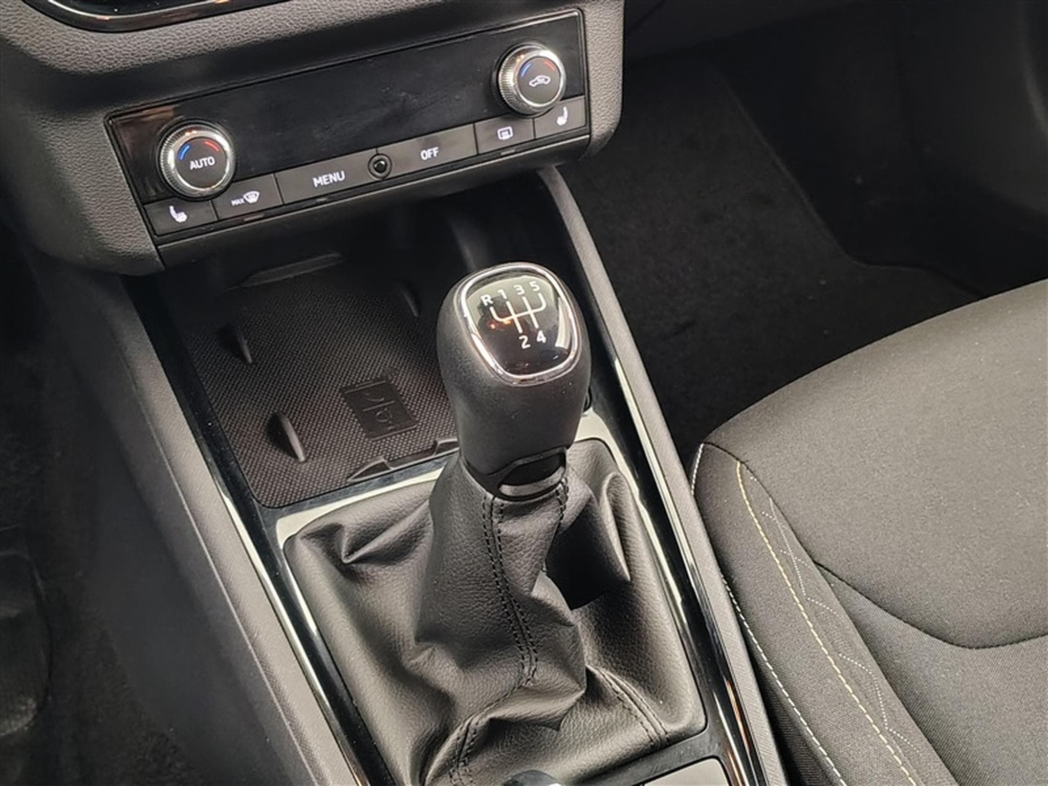 Skoda Kamiq 1.0 TSI Ambition NAVI/CARPLAY/PDC/JA (2021) - Foto 12