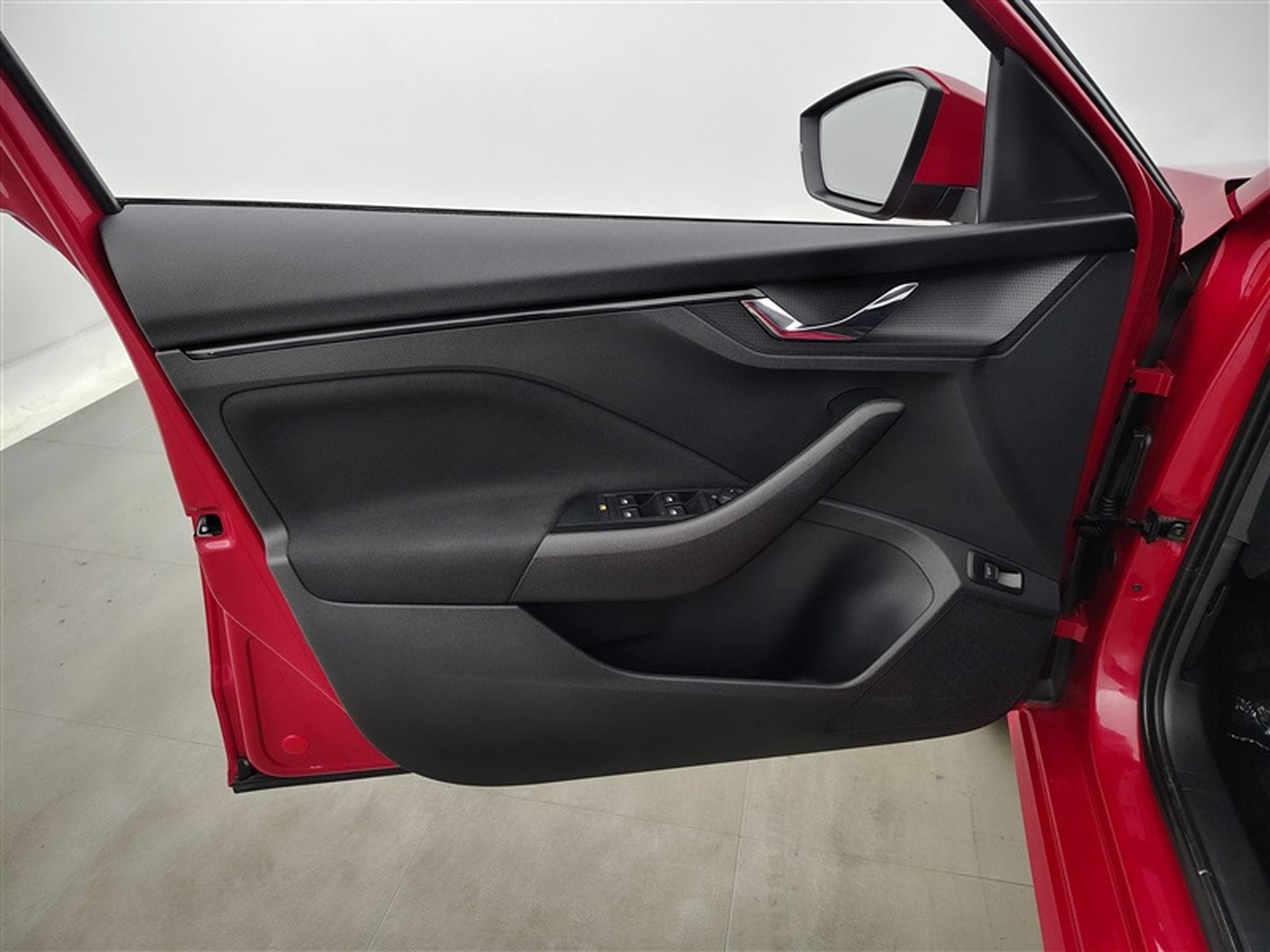 Skoda Kamiq 1.0 TSI Ambition NAVI/CARPLAY/PDC/JA (2021) - Foto 17