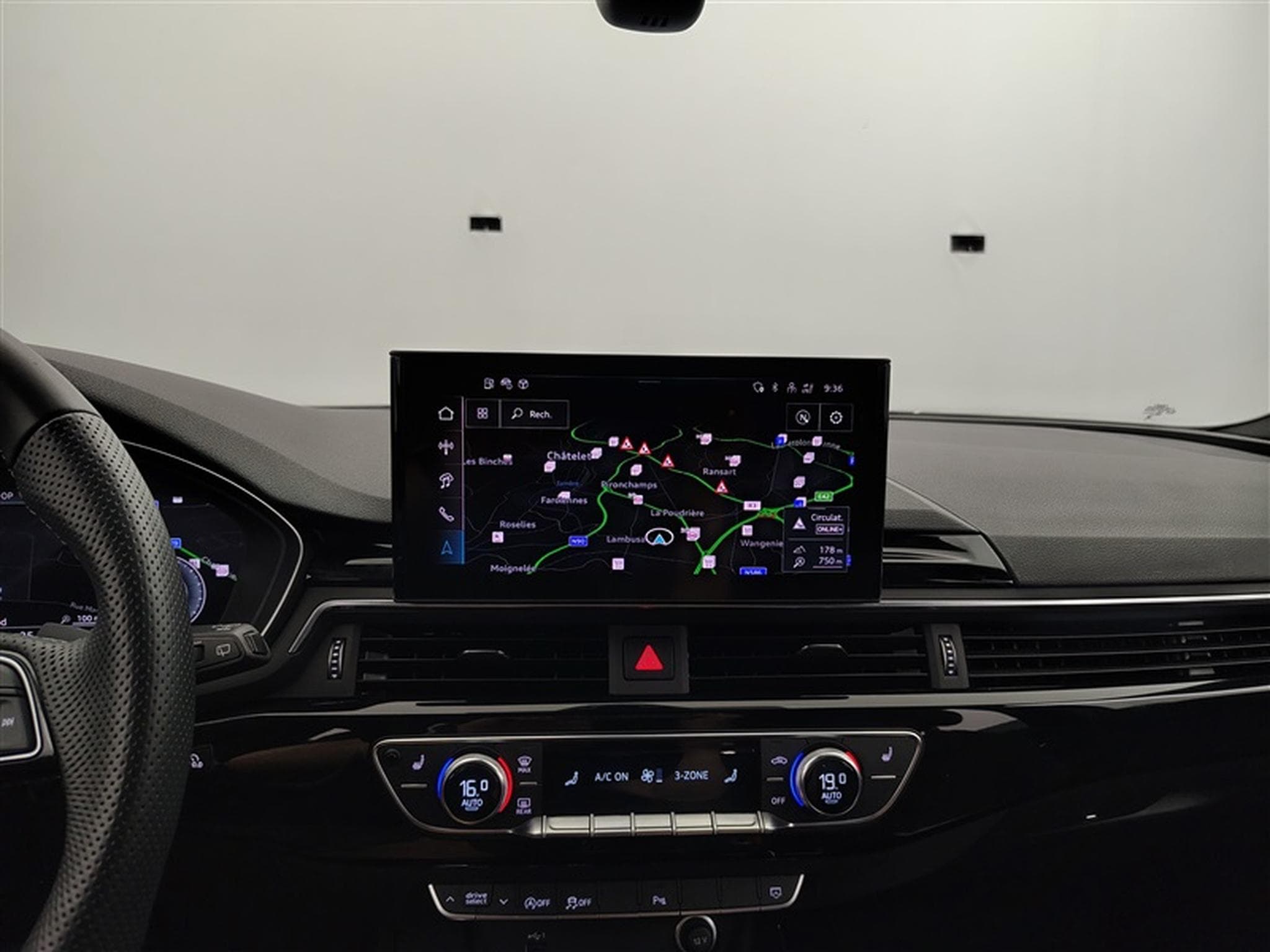 Audi A4 Avant 35 TFSI S-Tronic S-line Compétition (2024) - Foto 11